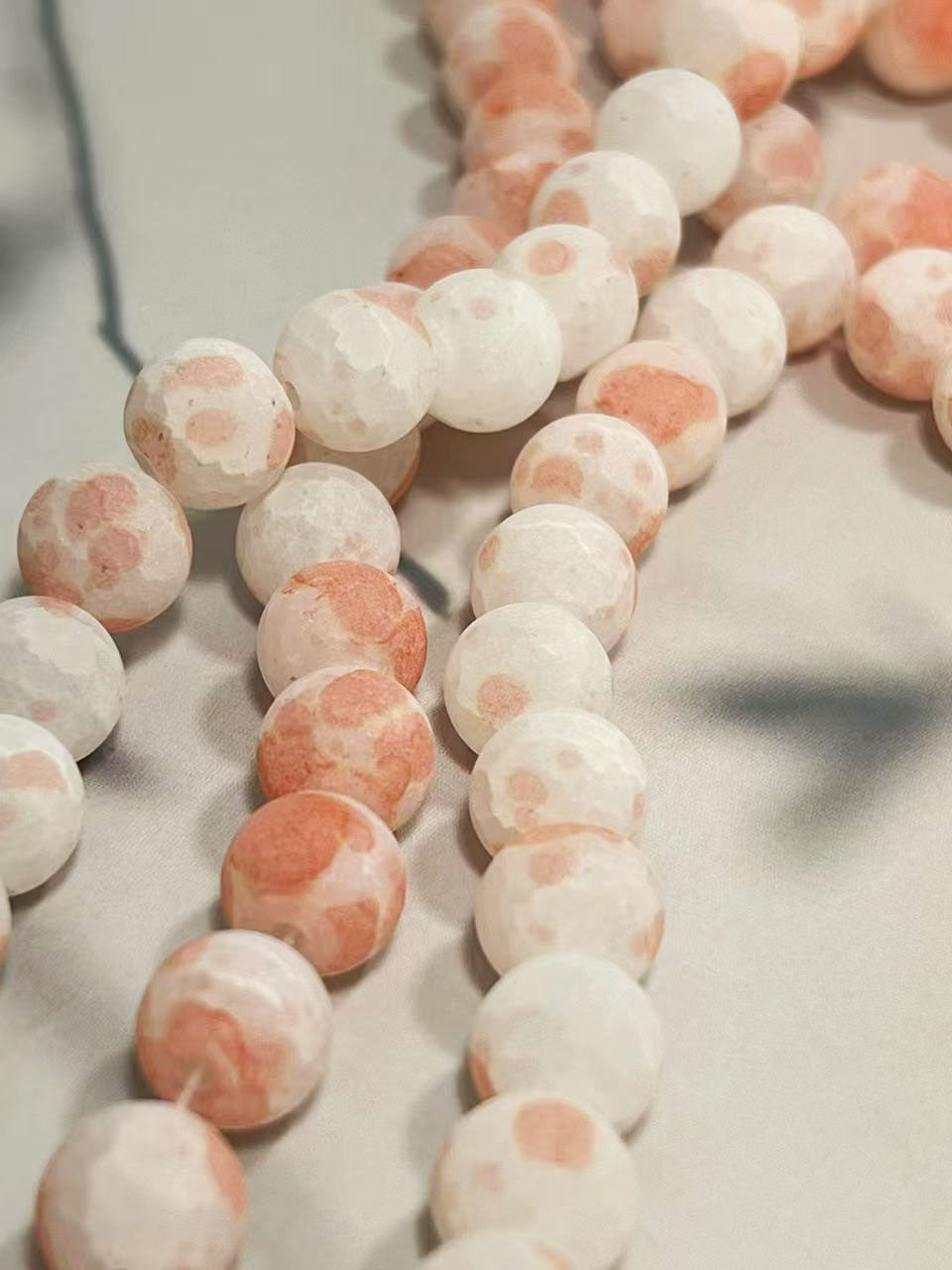 桃花 マット爆裂 ガラスビーズ 1連 (10㎜)