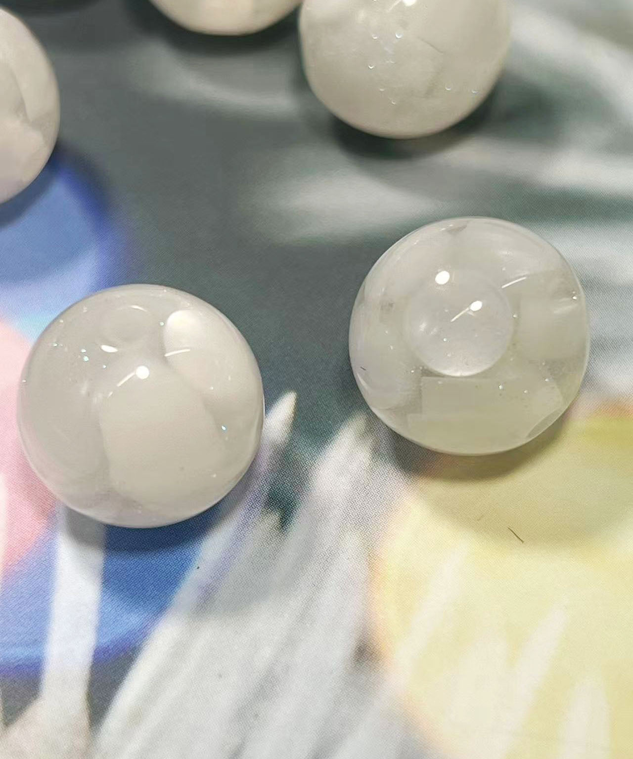 16mm魔法樹脂ビーズ「深い夢幻」ホワイト系