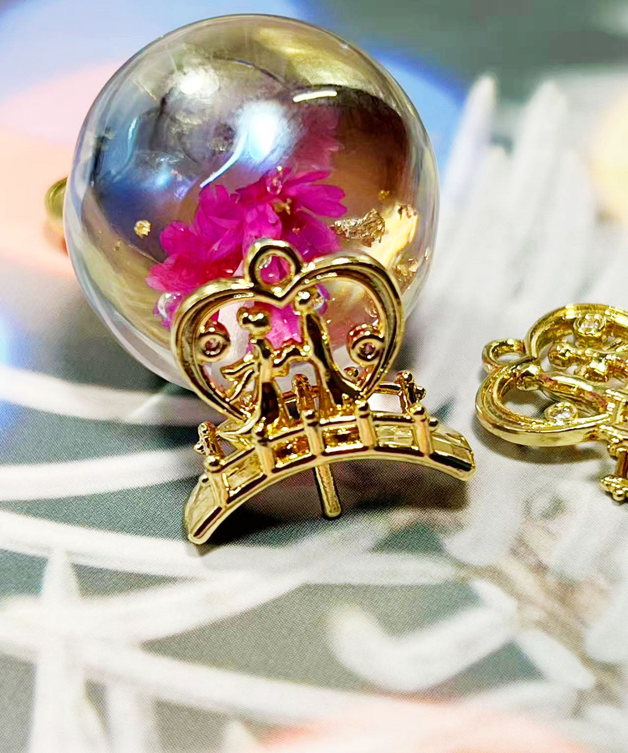 25㎜半穴ビーズ用・ラインストーン付き ハート鳥居風 ヒートン