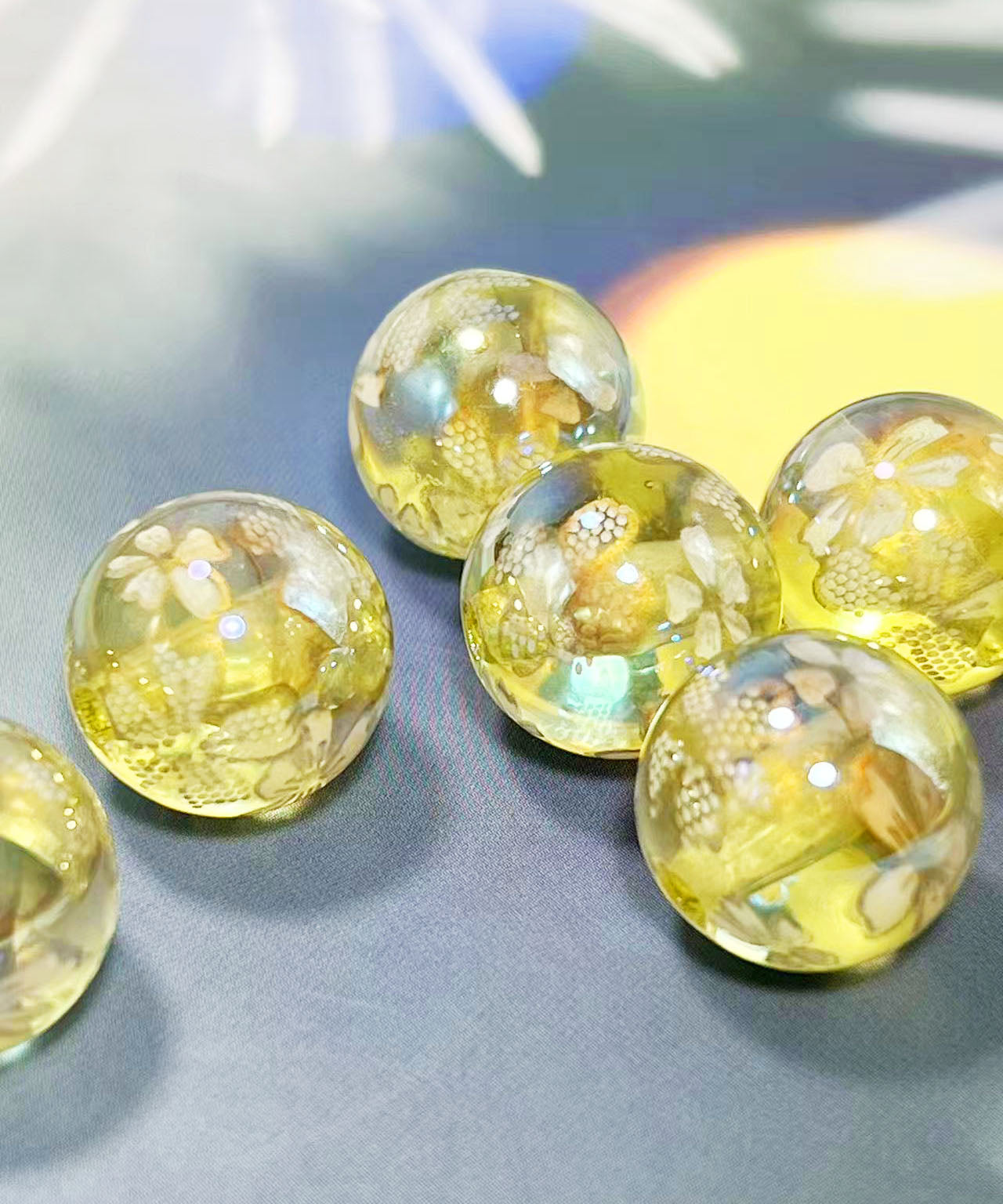 16mm鏡花水月シリーズ|No.4黄色・桜|幻想モチーフ入りレジンビーズ