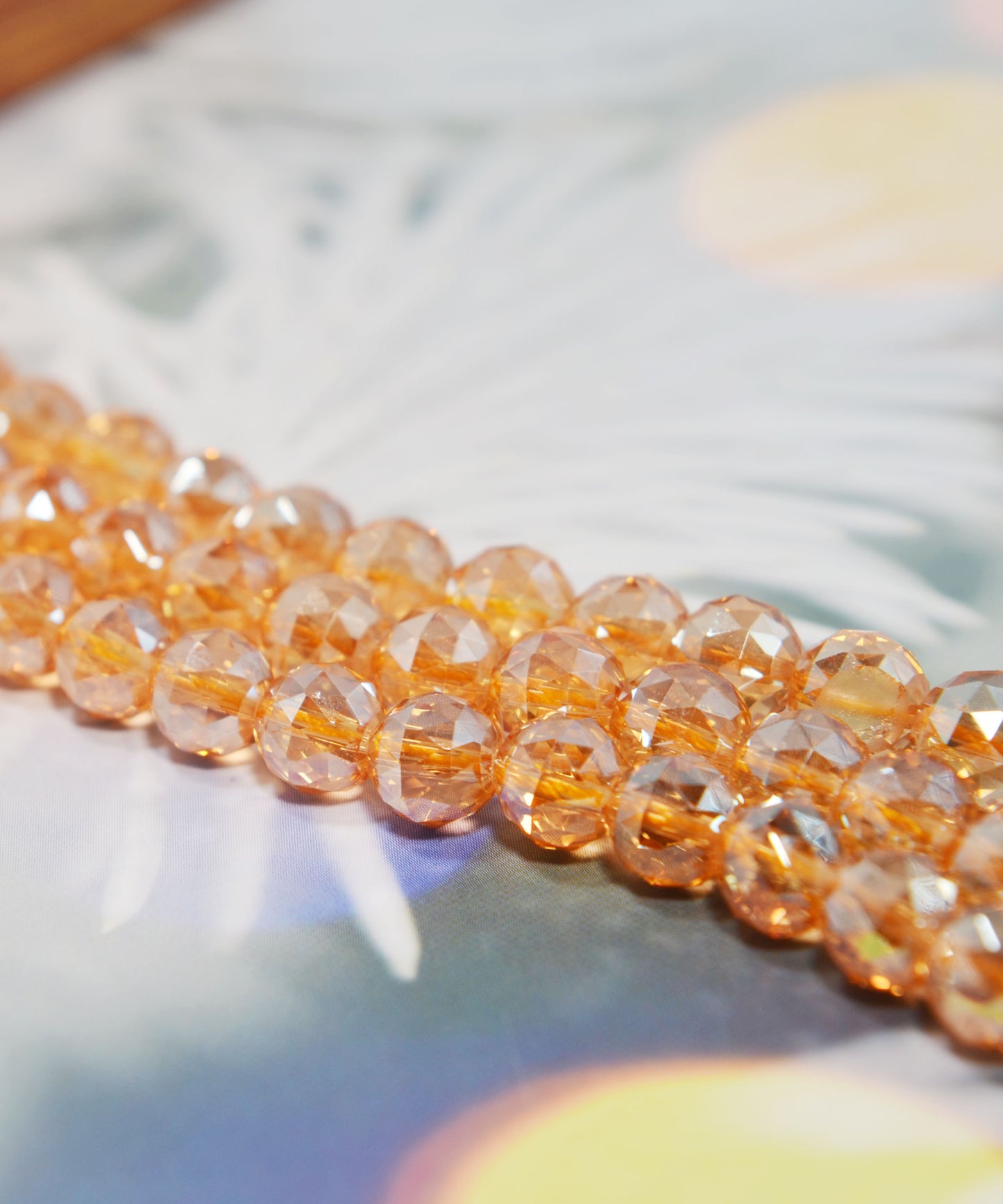 天然水晶ビーズ 多面カット オーロラメッキ加工 オレンジ系 8㎜ (1連)