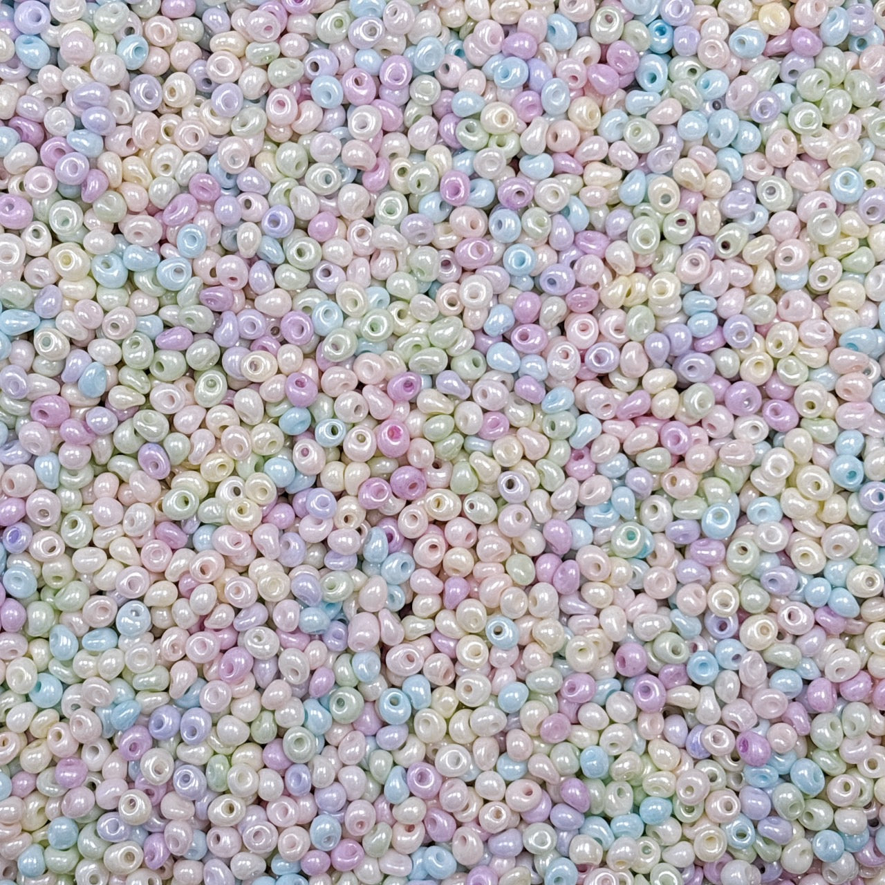 雫のパステルドロップ ガラスビーズ 4㎜