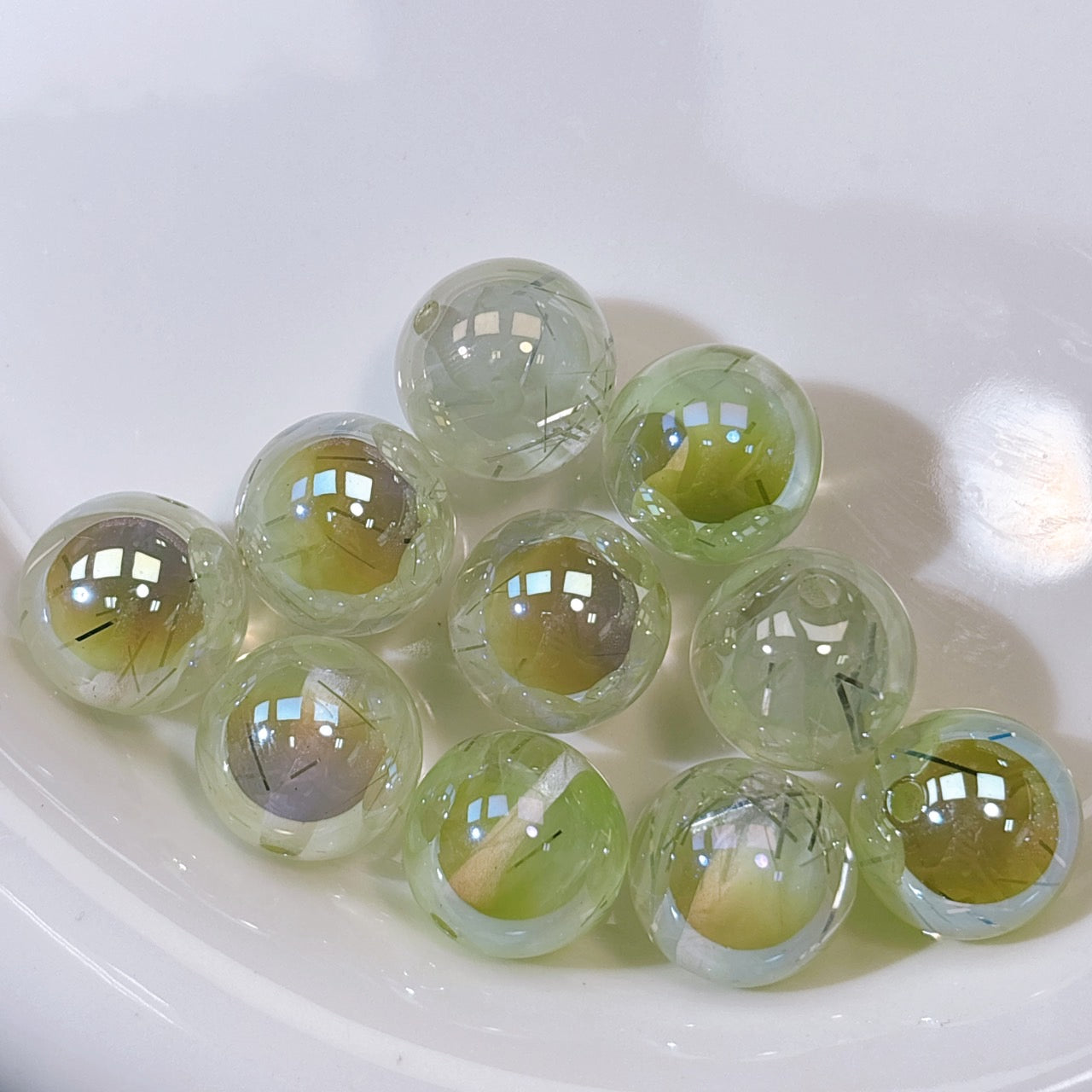 霧の銀糸 No.3ライムグリーン 光学ビーズ 16㎜