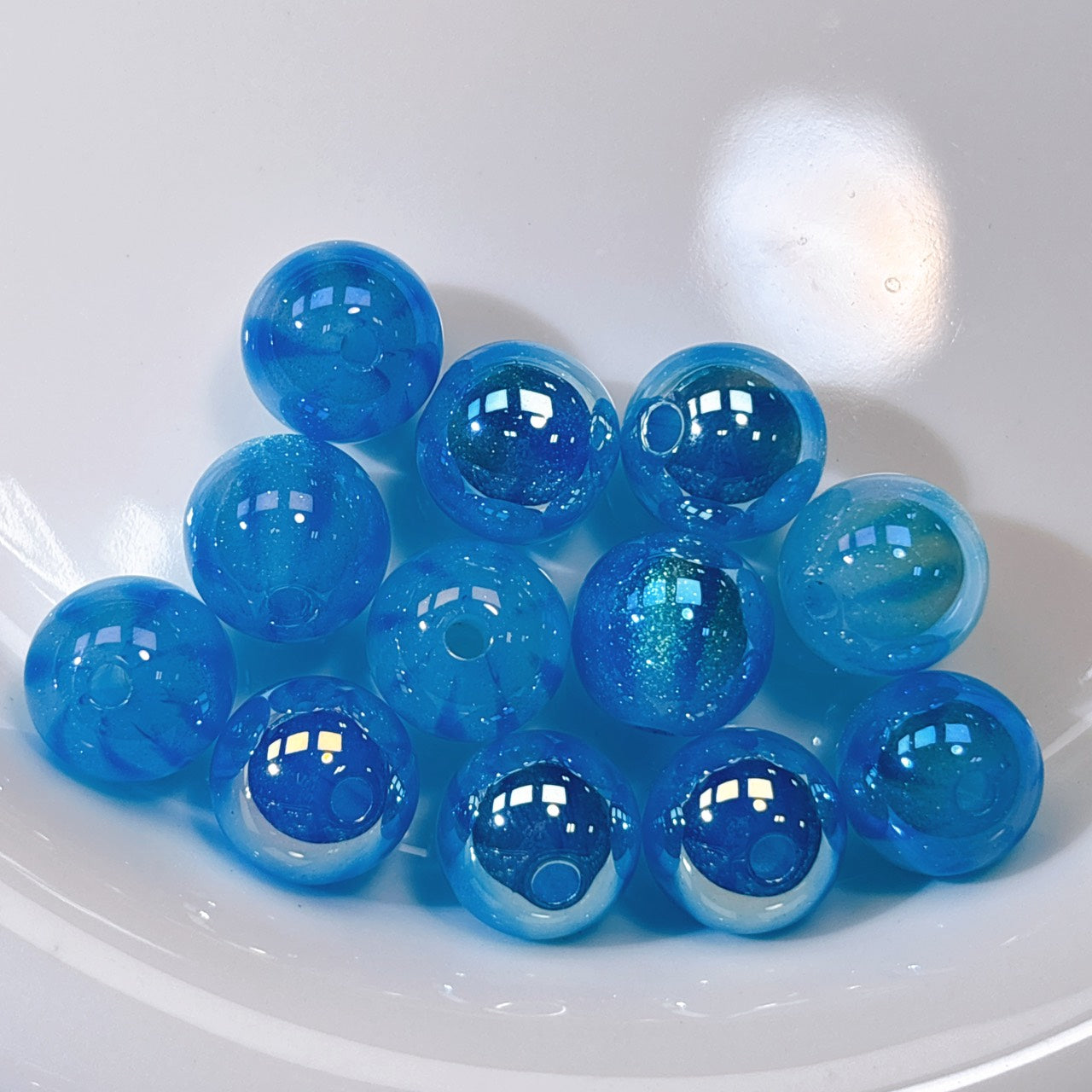 ふんわり縞模様 水色 光学ビーズ 12㎜