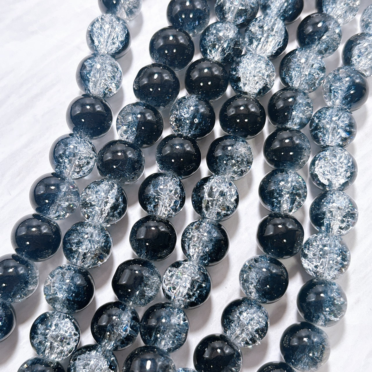 爆裂ハーフカラー ガラスビーズ クリア 1連 (10㎜)