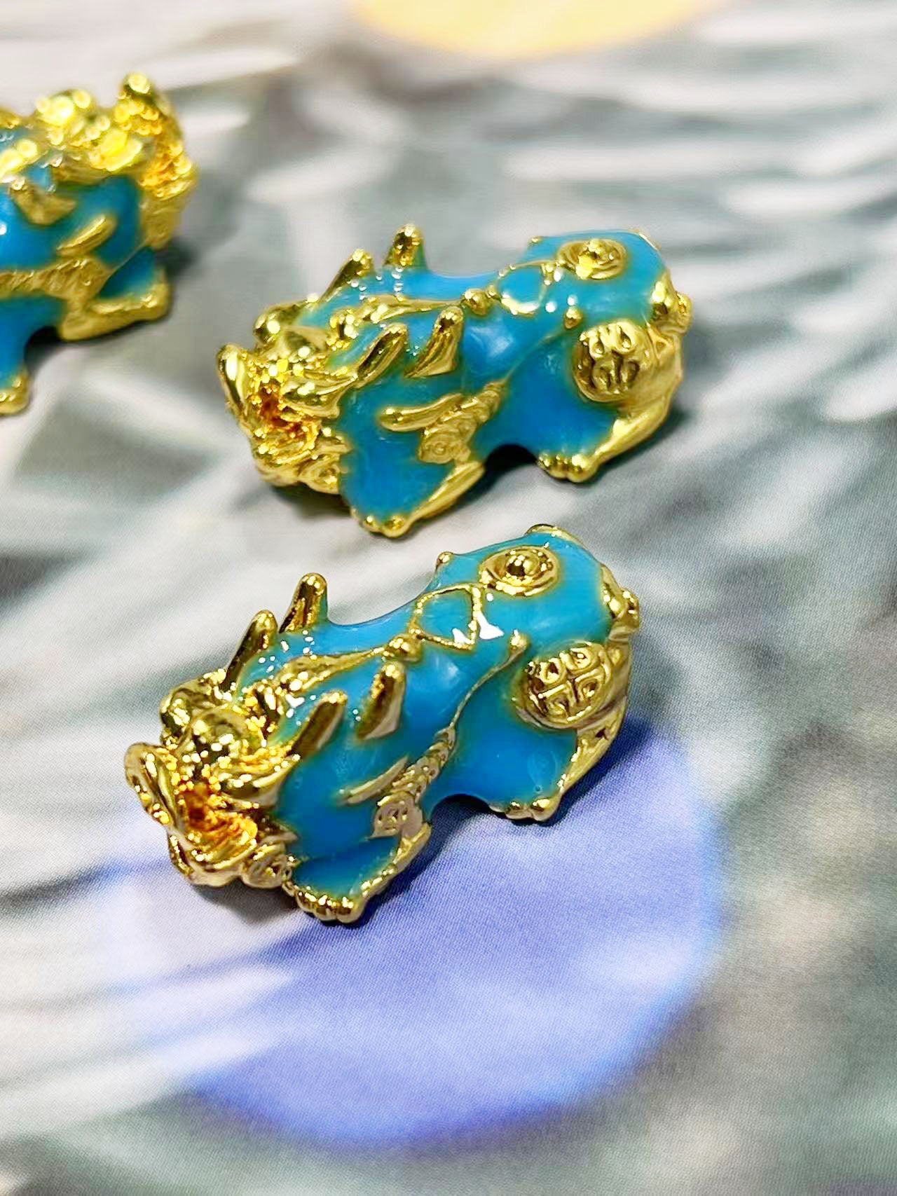 🔹 10×25mm 開運ヒキュウ・風水銅パーツ（スカイブルー×ゴールド）✨🐉🌊