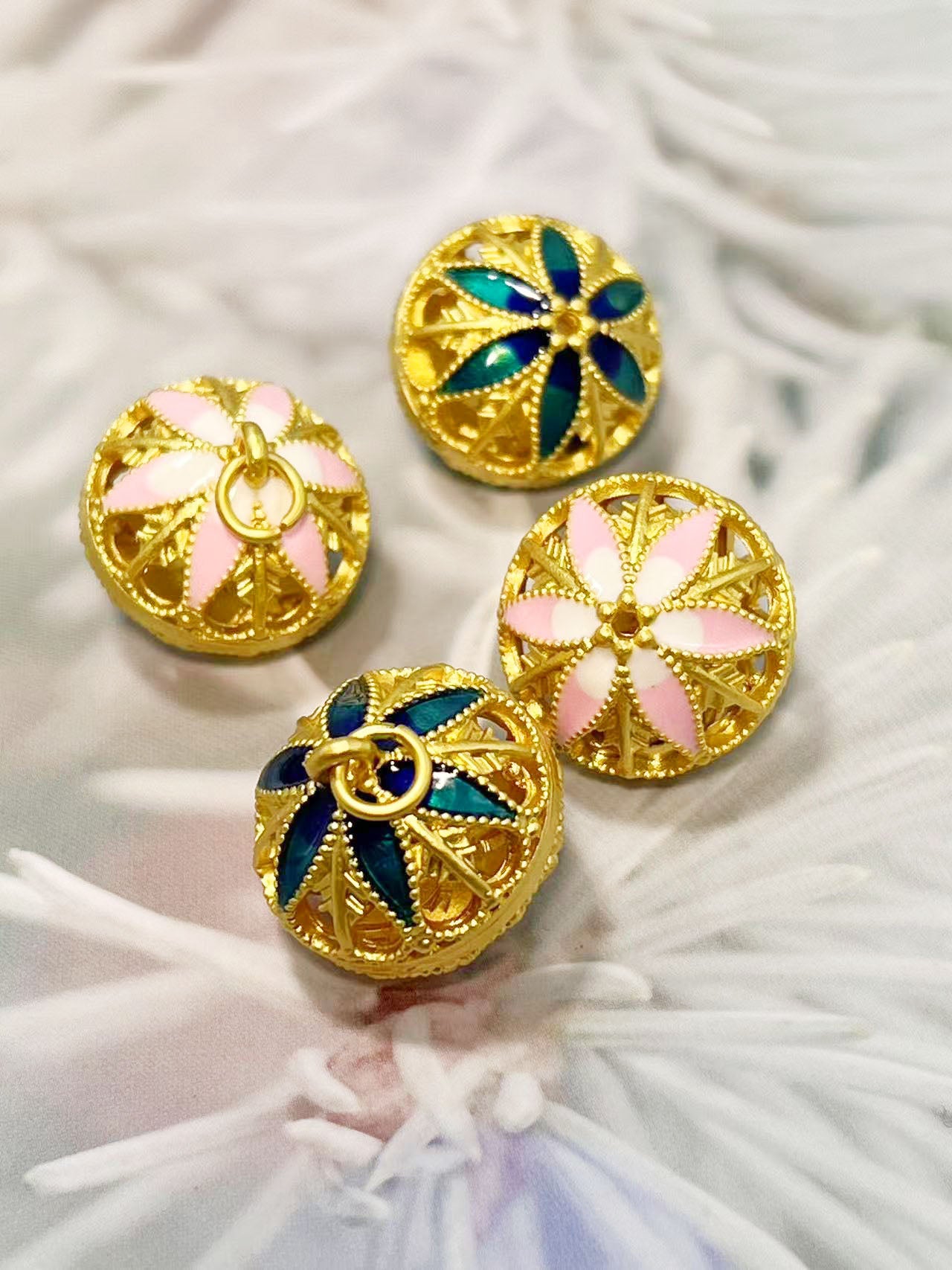 ✨アンティーク宮廷風透かしエナメルフラワーペンダント 18mm✨