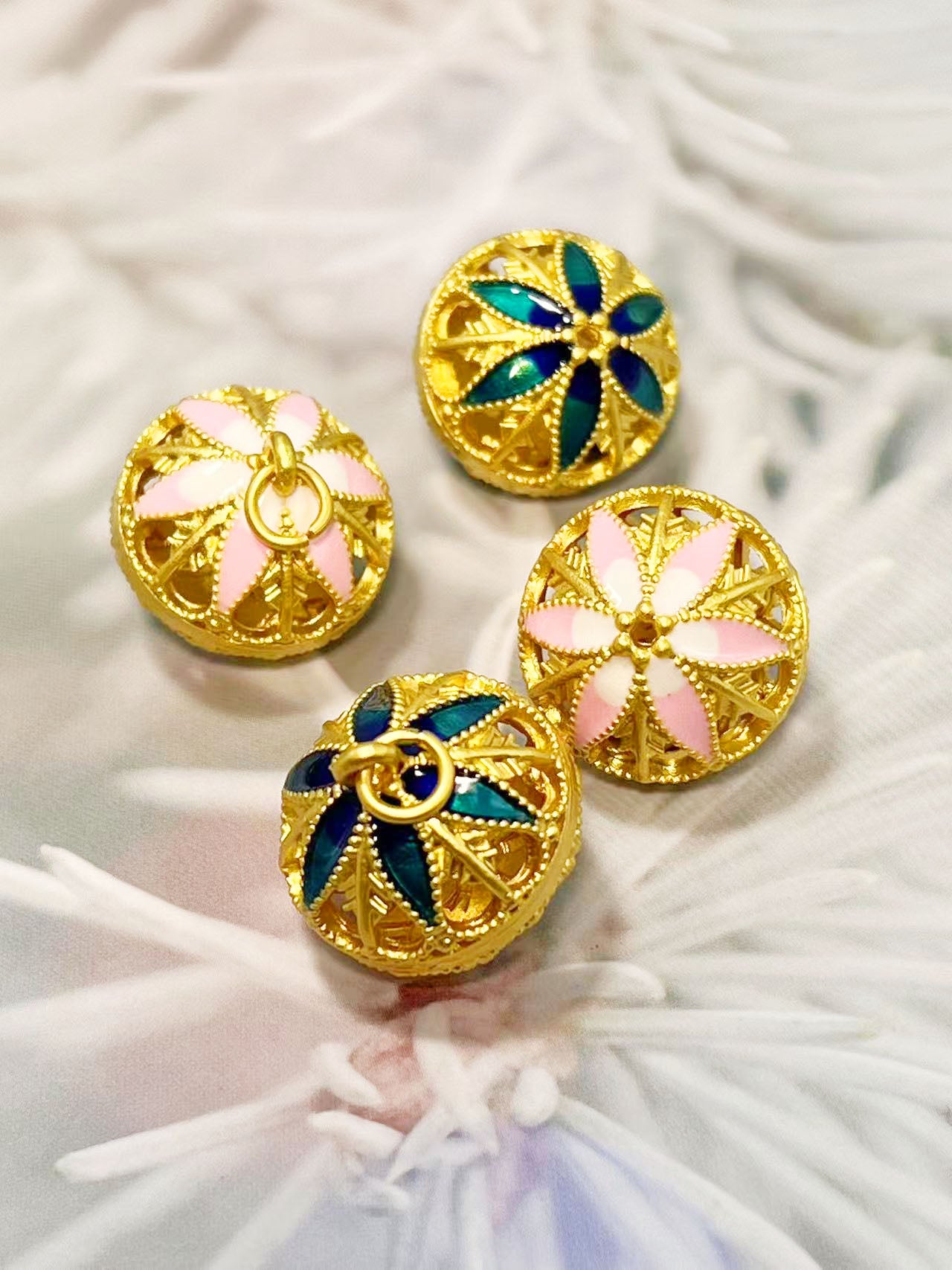 ✨アンティーク宮廷風透かしエナメルフラワーペンダント 18mm✨