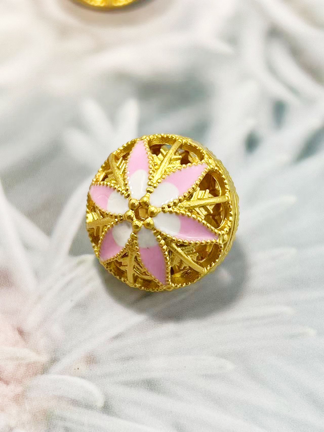 ✨アンティーク宮廷風透かしエナメルフラワーペンダント 18mm✨