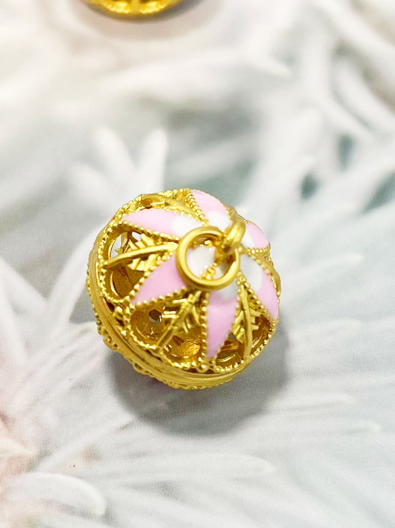 ✨アンティーク宮廷風透かしエナメルフラワーペンダント 18mm✨