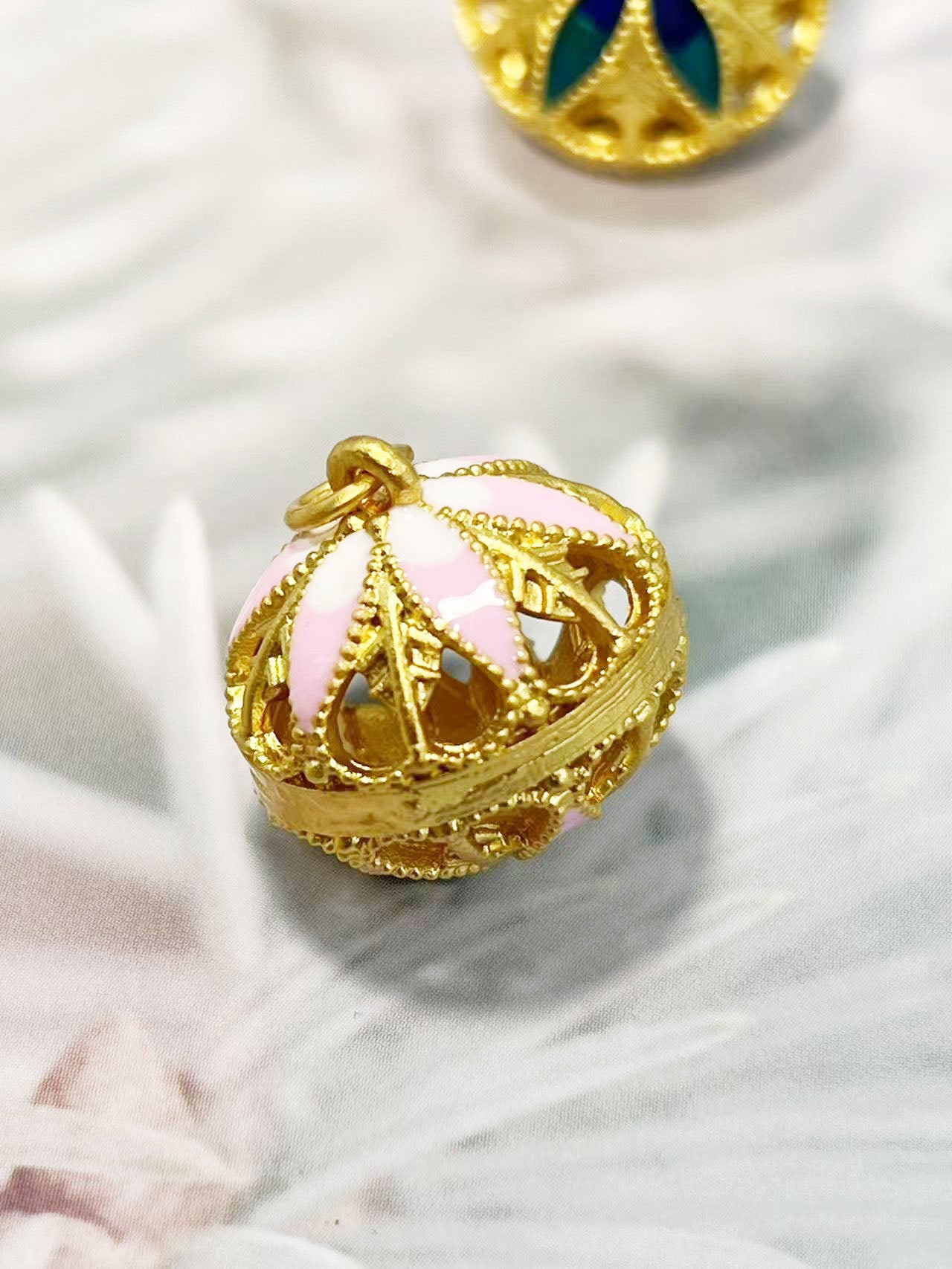 ✨アンティーク宮廷風透かしエナメルフラワーペンダント 18mm✨