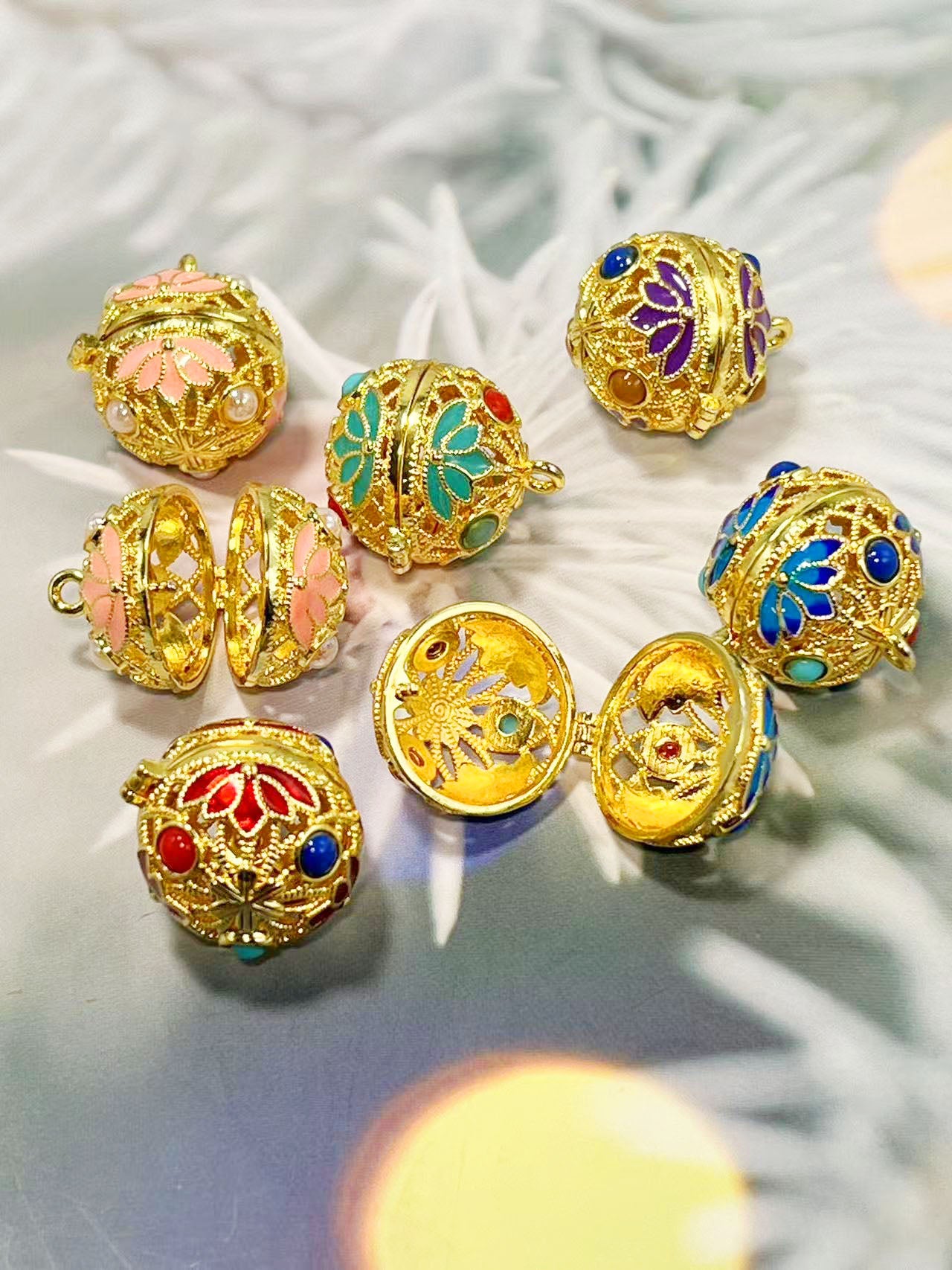 ✨アンティーク宮廷風 透かしエナメル開閉式ペンダント – 香り袋/願い球 DIYパーツ18mm✨