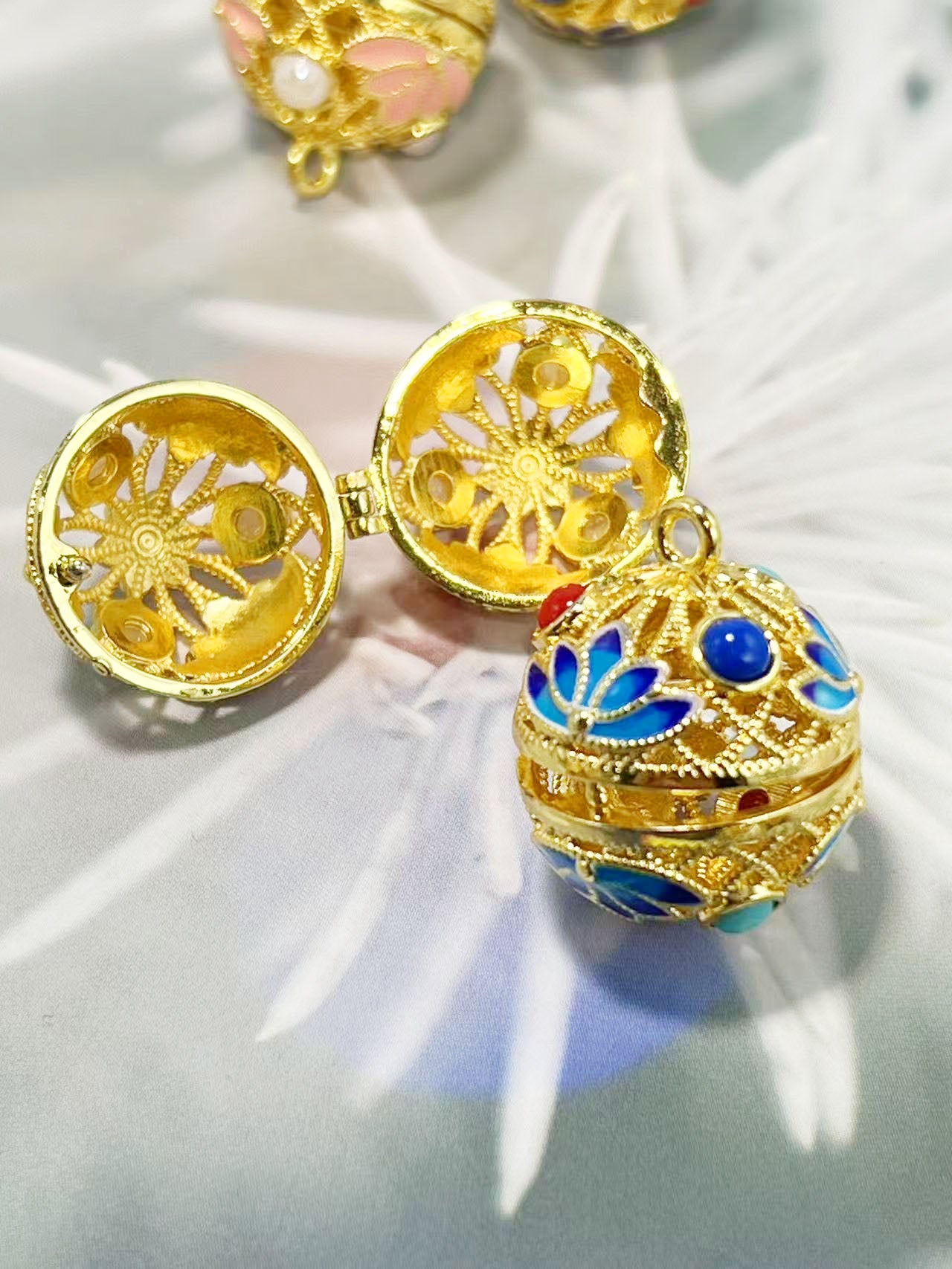 ✨アンティーク宮廷風 透かしエナメル開閉式ペンダント – 香り袋/願い球 DIYパーツ18mm✨