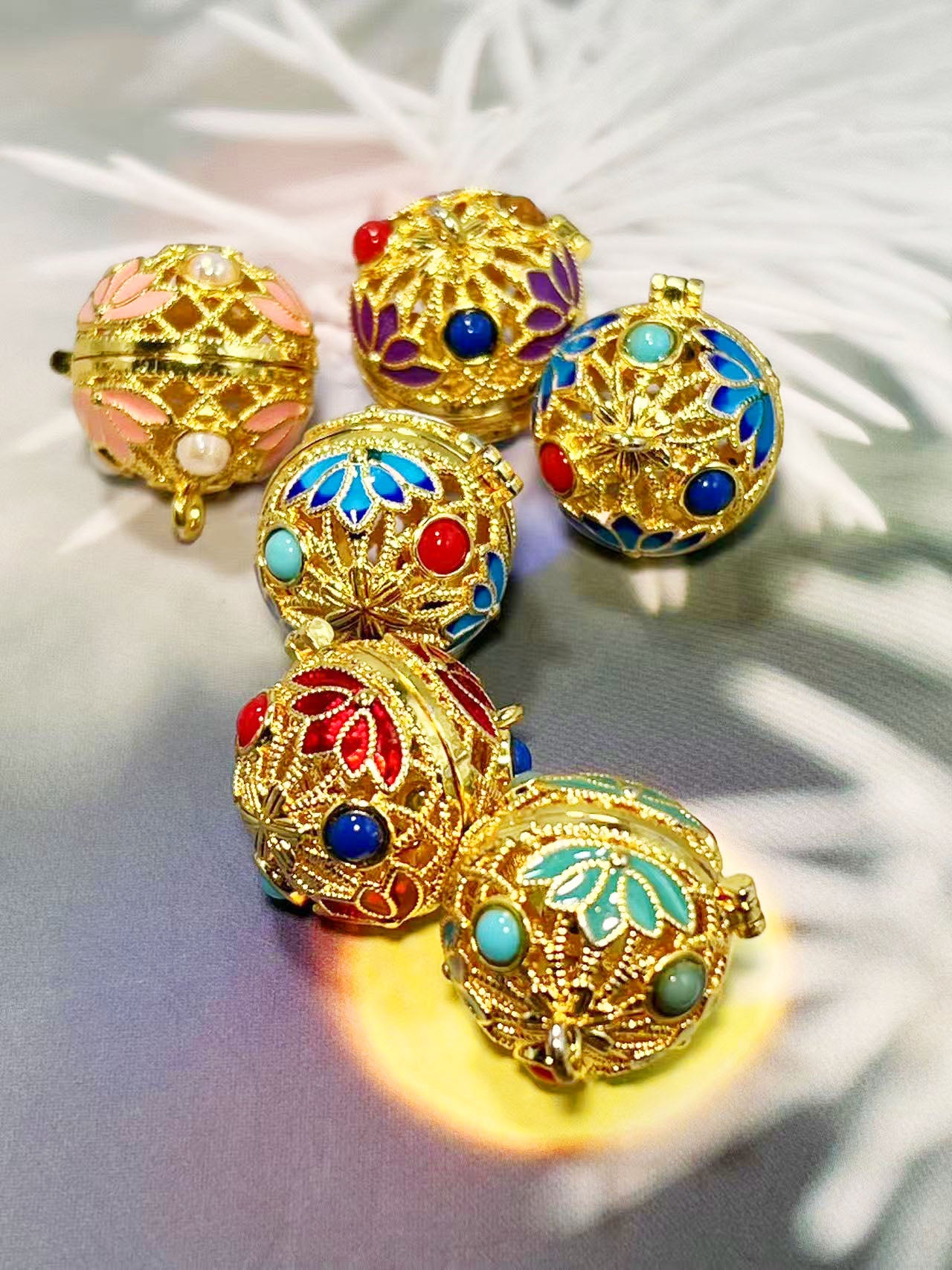 ✨アンティーク宮廷風 透かしエナメル開閉式ペンダント – 香り袋/願い球 DIYパーツ18mm✨