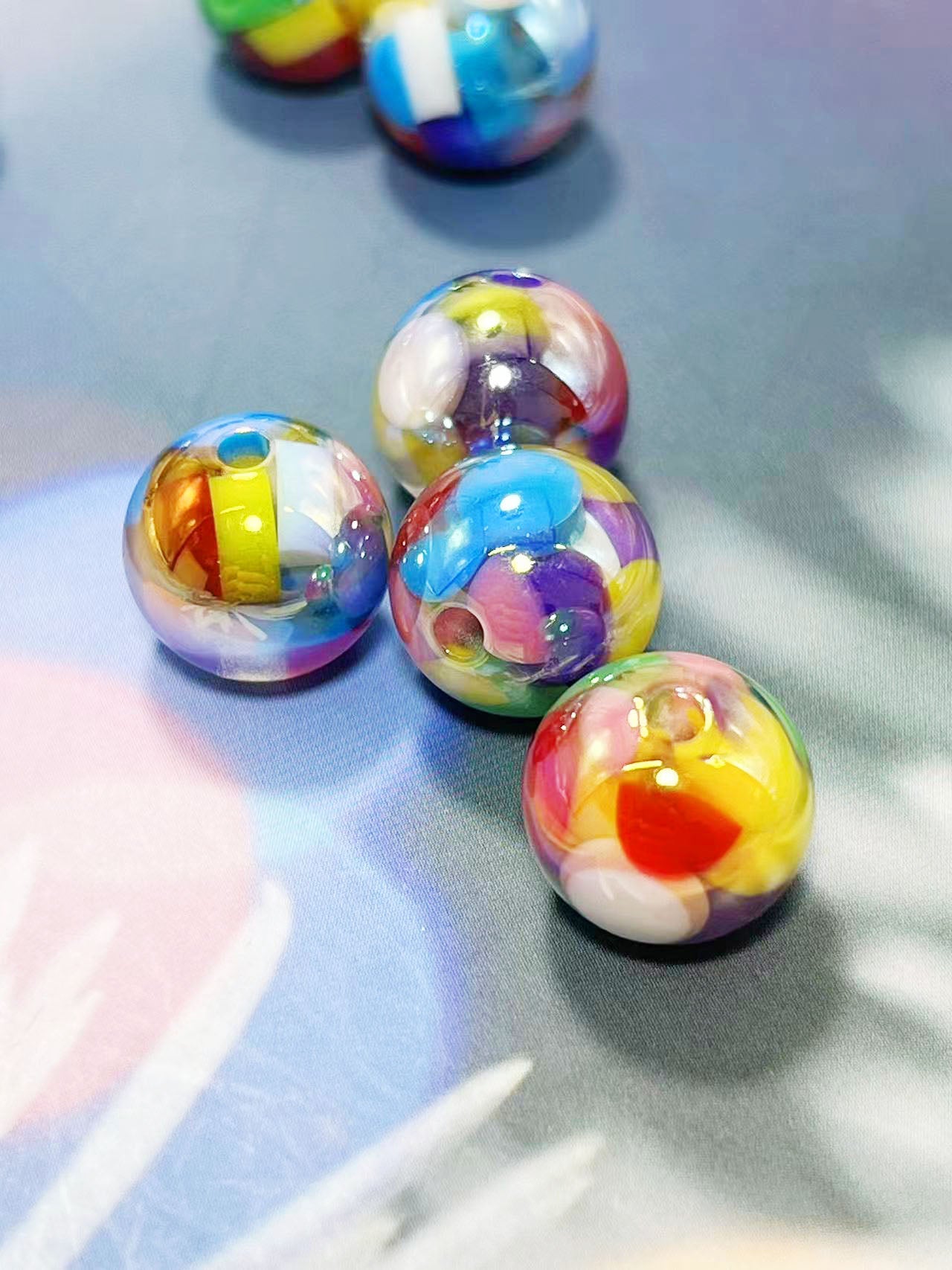 《万華鏡ビーズ》シリーズ・五彩の夢色きらめくアートレジンビーズ（14mm）