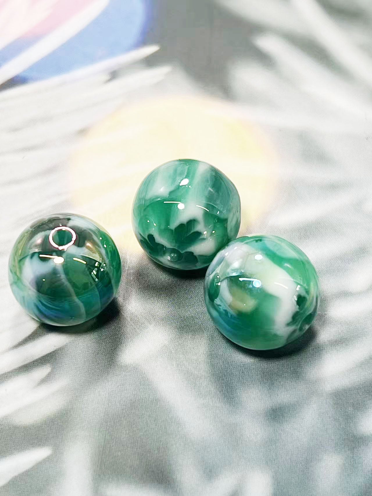 翡翠珠・清らかに輝く和風レジンビーズ（16mm）