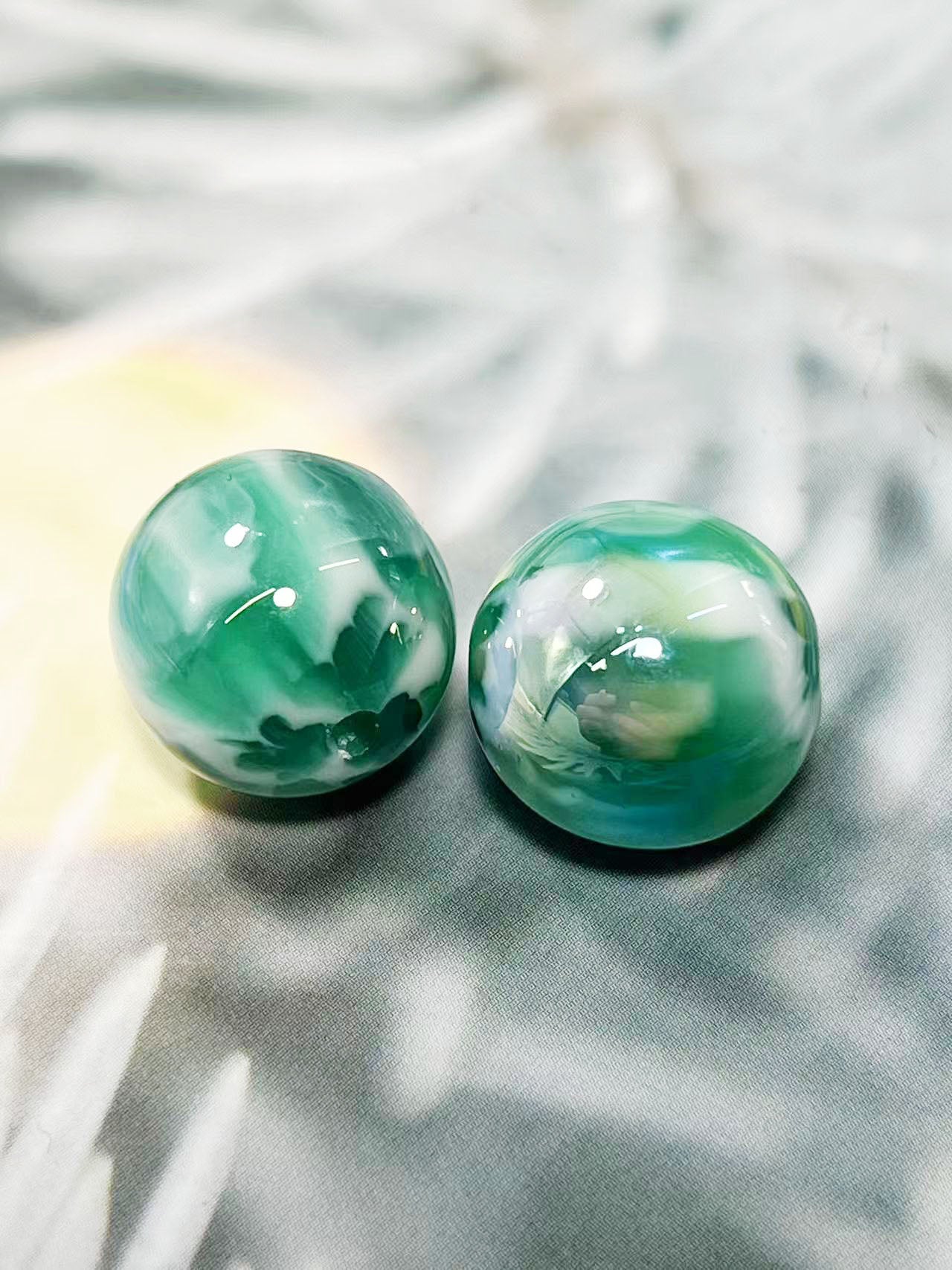 翡翠珠・清らかに輝く和風レジンビーズ（16mm）