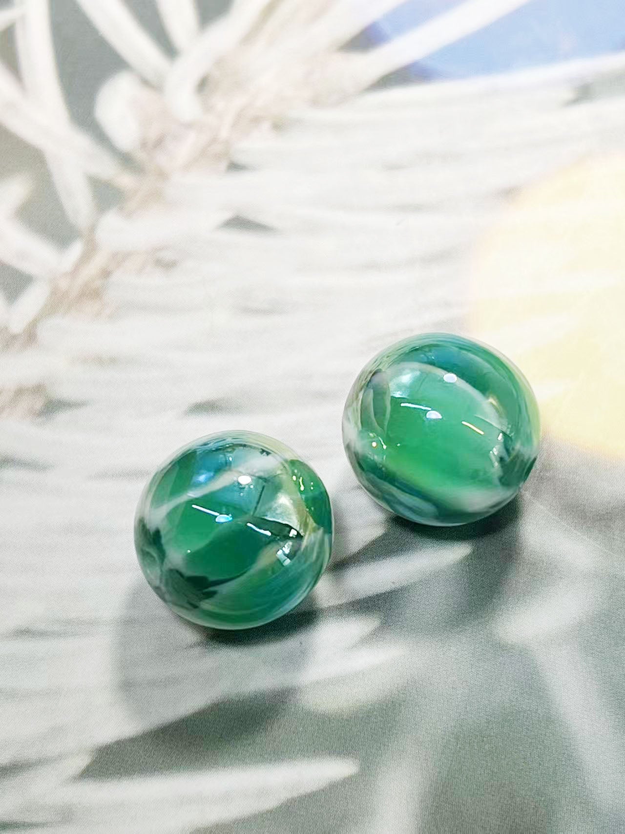 翡翠珠・清らかに輝く和風レジンビーズ（16mm）