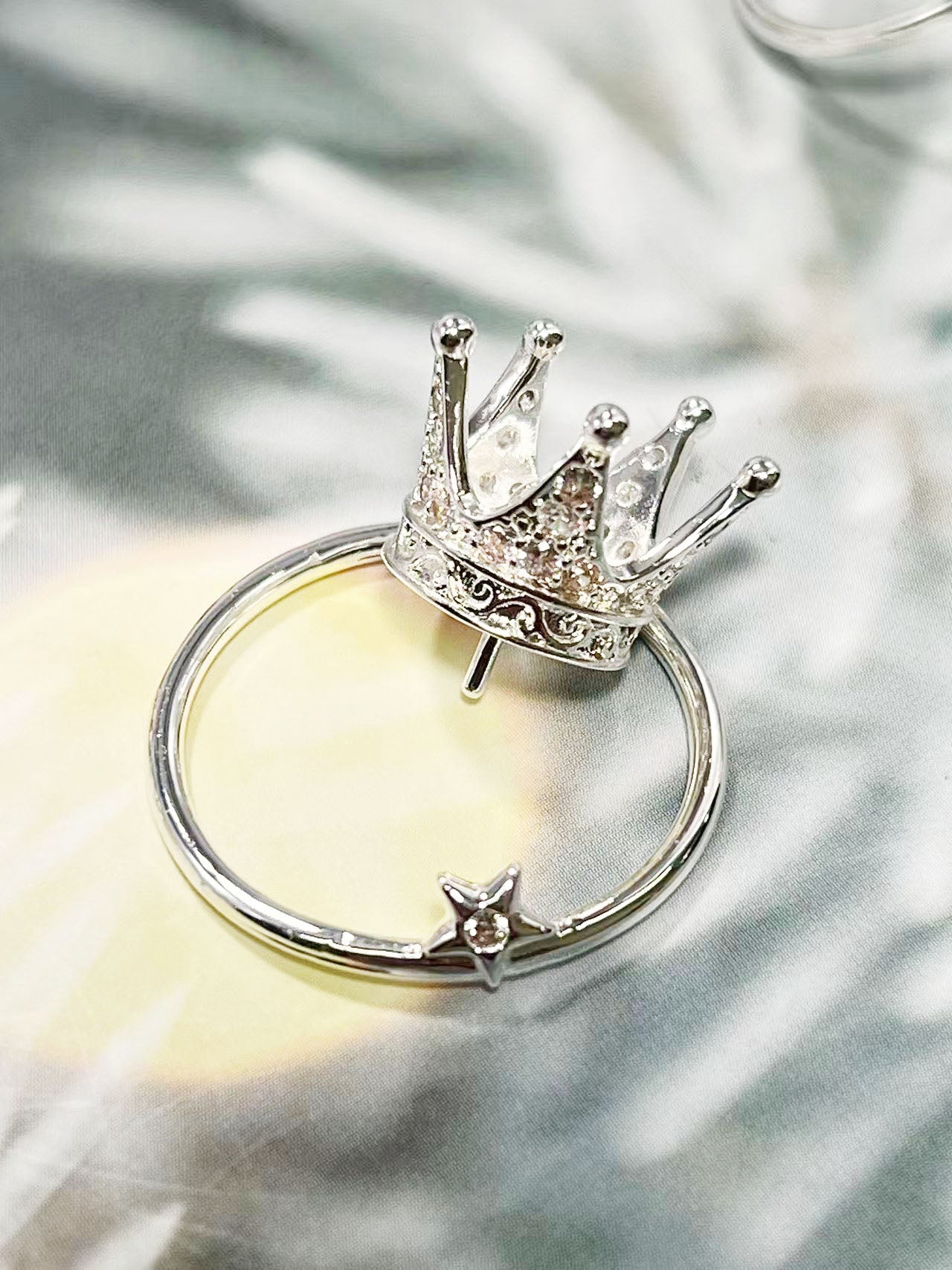 25㎜半穴ビーズ用・ラインストーン付き 王冠輪っか ヒートン