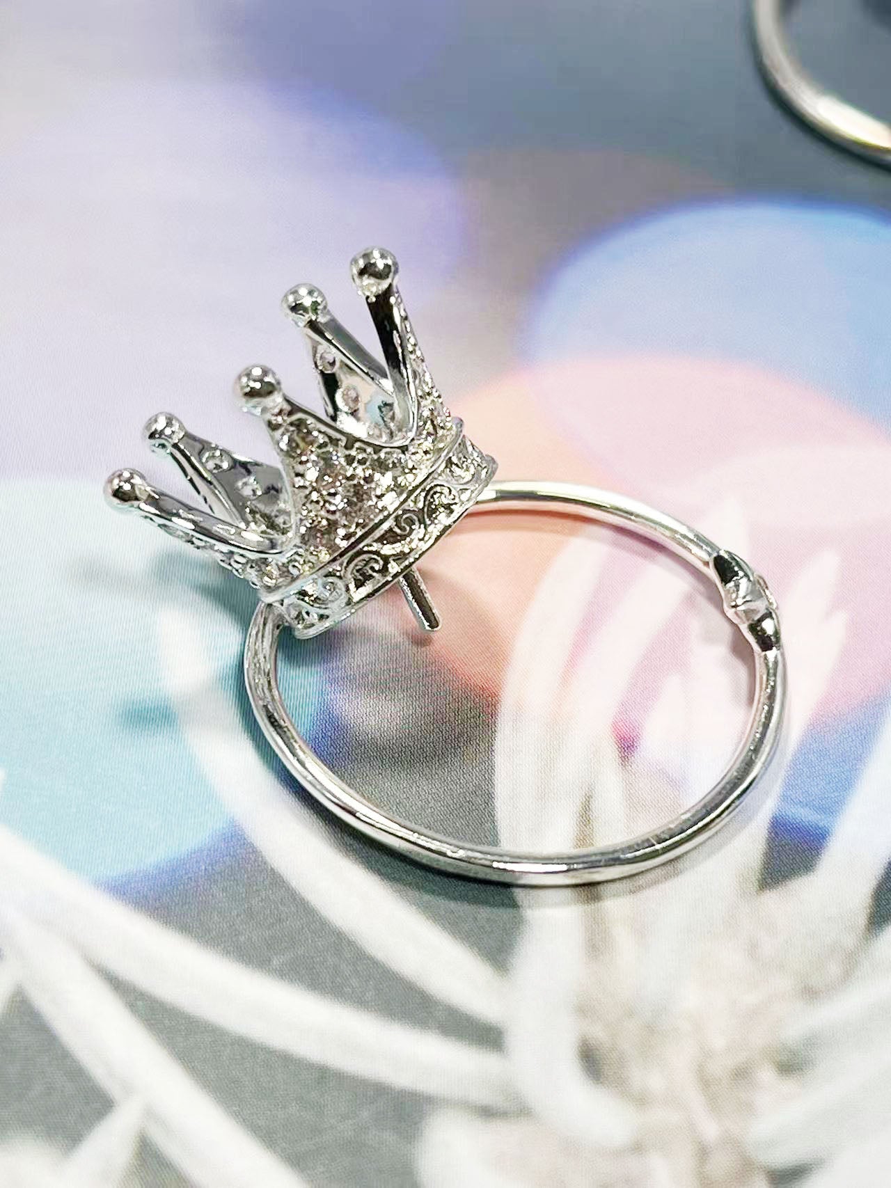 25㎜半穴ビーズ用・ラインストーン付き 王冠輪っか ヒートン