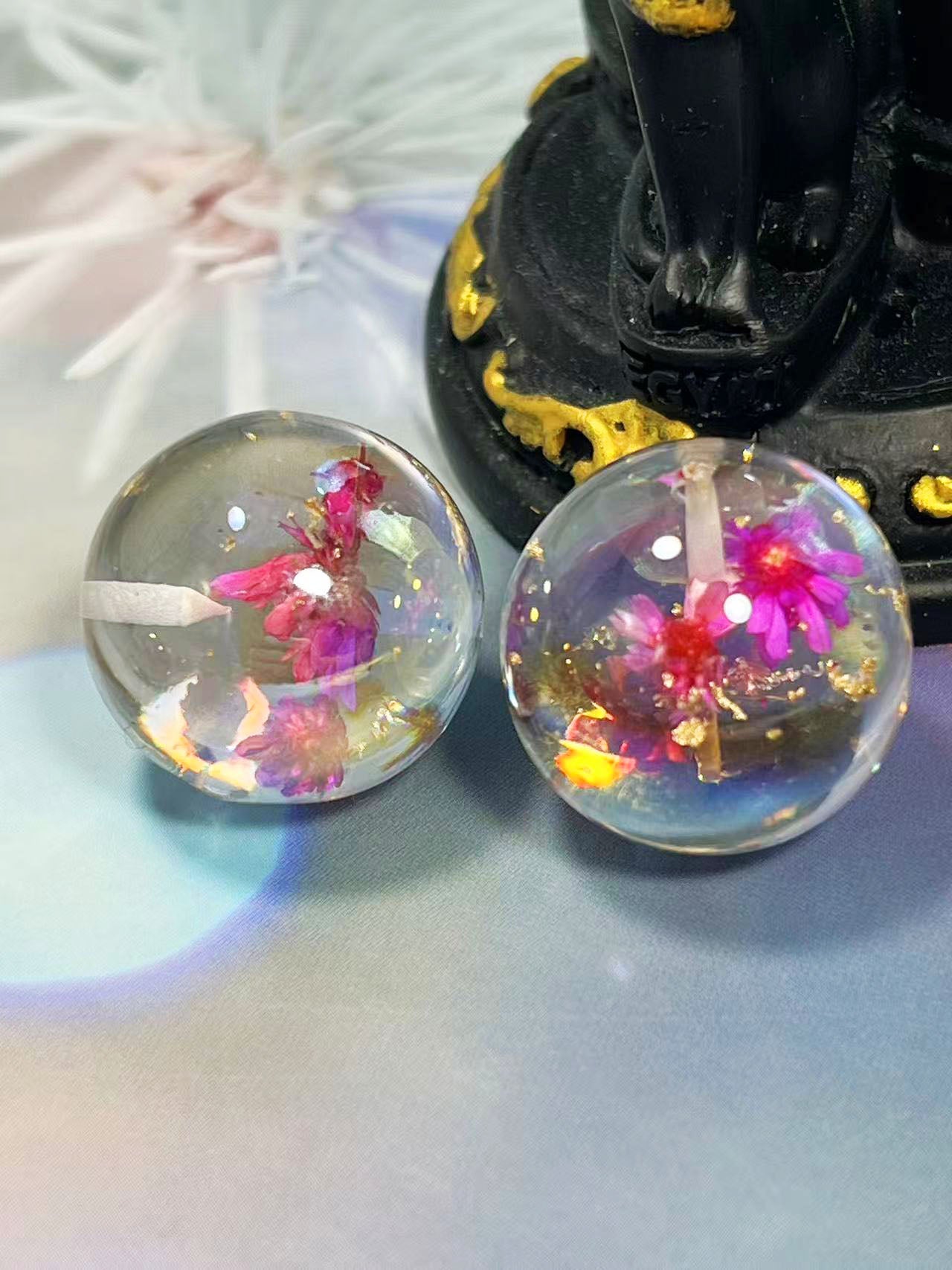 花宙珠（かちゅうだま）・ローズピンク系ドライフラワー入り幻想レジンビーズ（25mm・半穴）