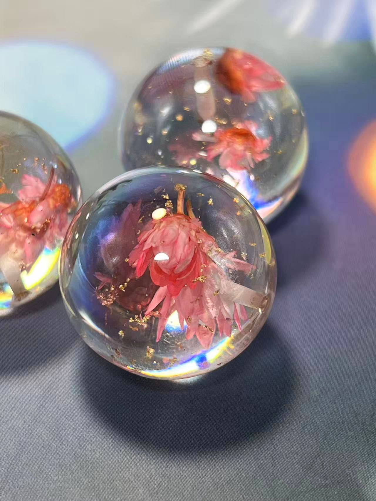 花宙珠（かちゅうだま）・ピンク系ドライフラワー入り幻想レジンビーズ（25mm・半穴）