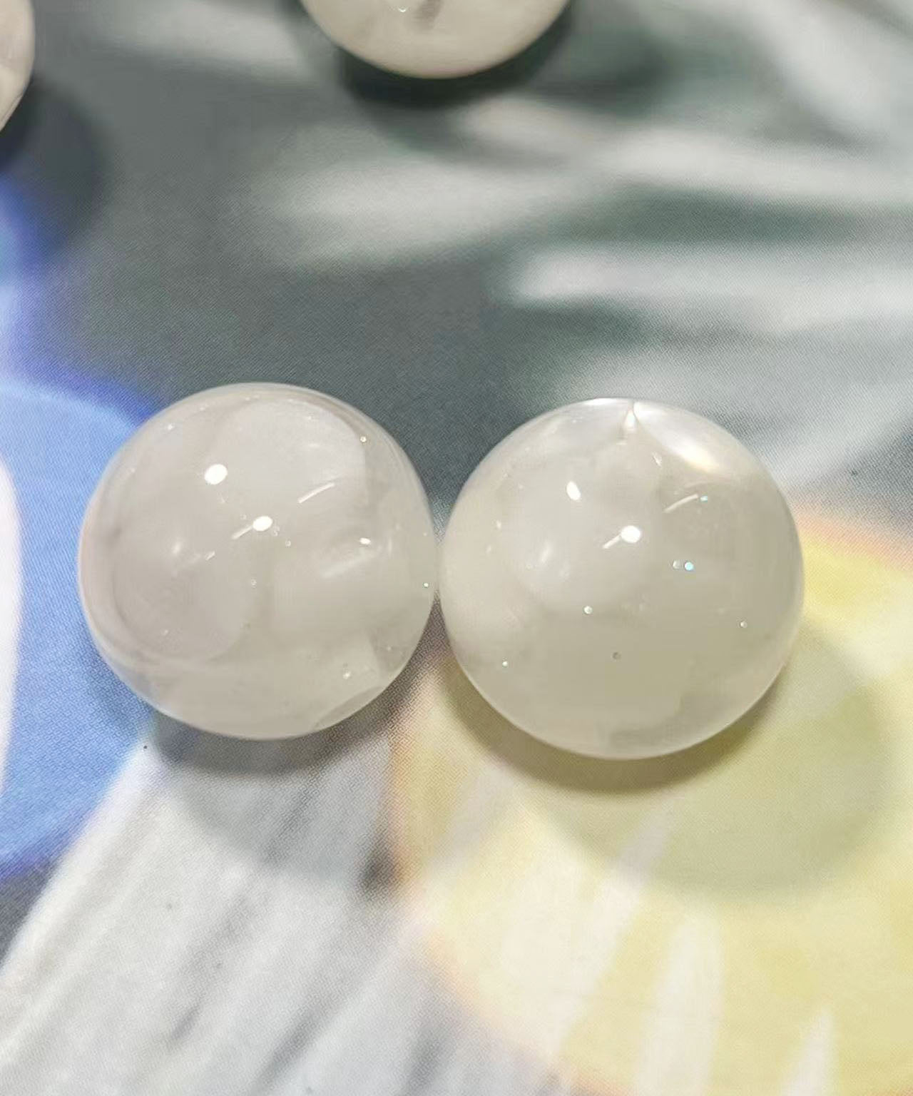 16mm魔法樹脂ビーズ「深い夢幻」ホワイト系