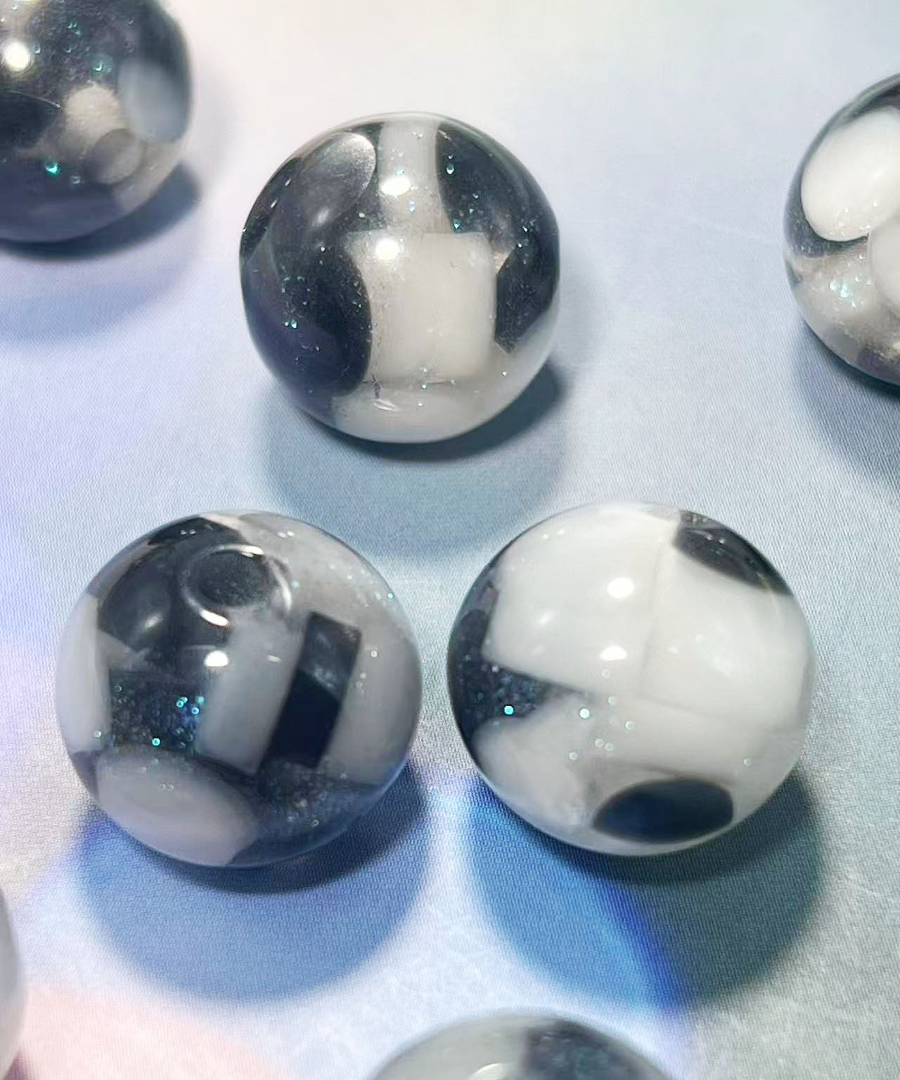 16mm魔法樹脂ビーズ「深い夢幻」ブラック系