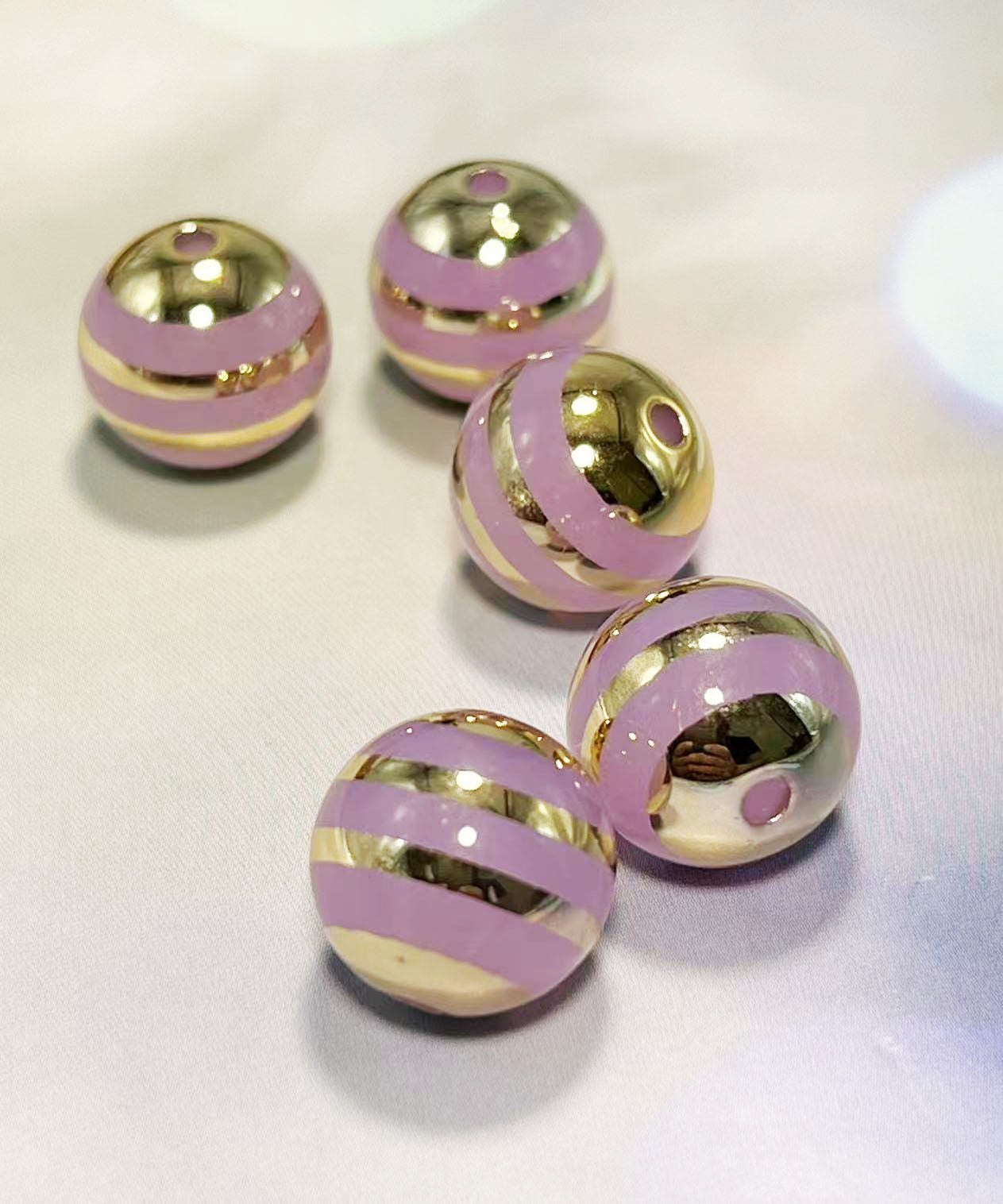 【晴空ストーリーシリーズ】｜ラベンダー×金彩ストライプビーズ・幻想的な輝き