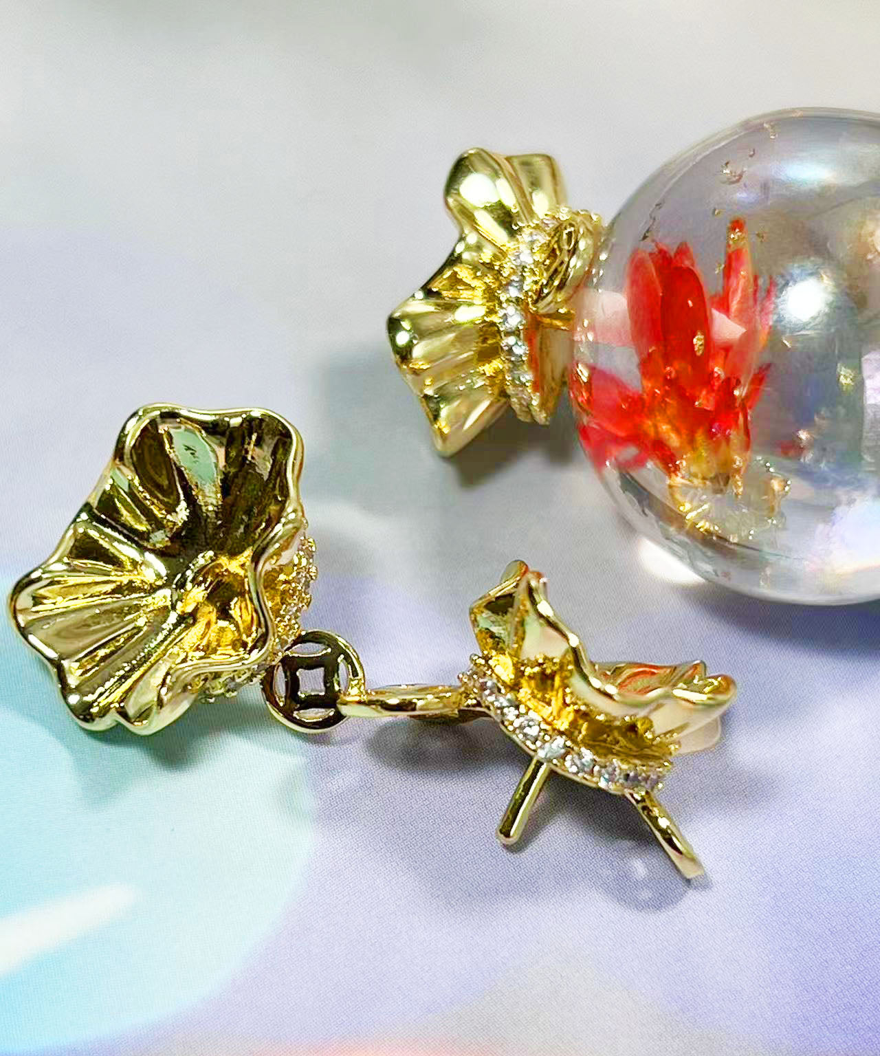 25㎜半穴ビーズ用・ラインストーン付き 花冠風 ヒートン ゴールド