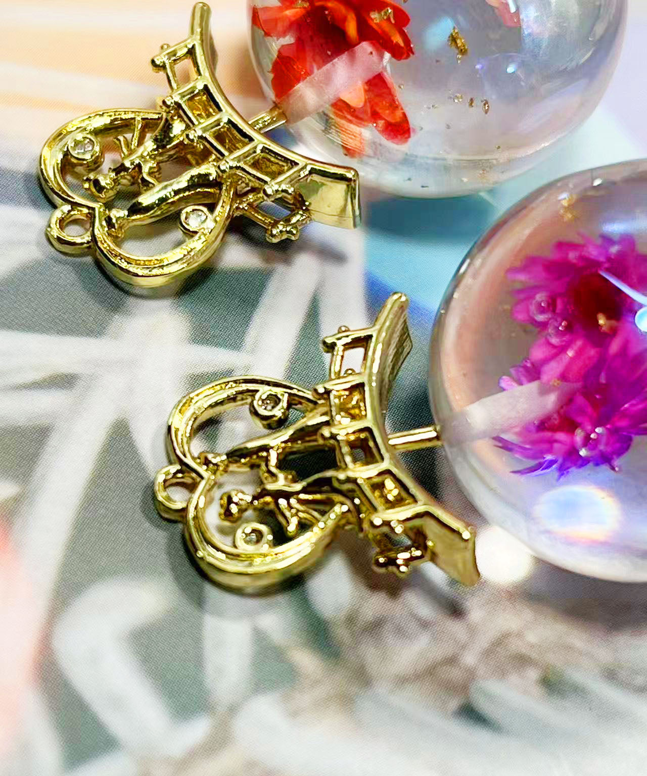 25㎜半穴ビーズ用・ラインストーン付き ハート鳥居風 ヒートン