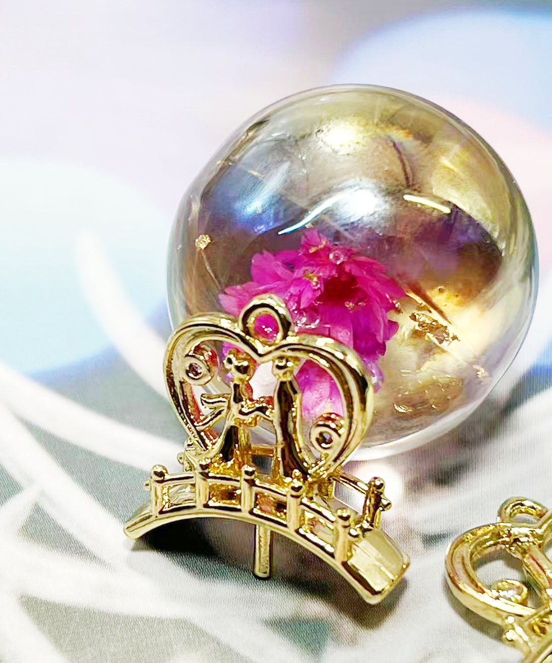 25㎜半穴ビーズ用・ラインストーン付き ハート鳥居風 ヒートン