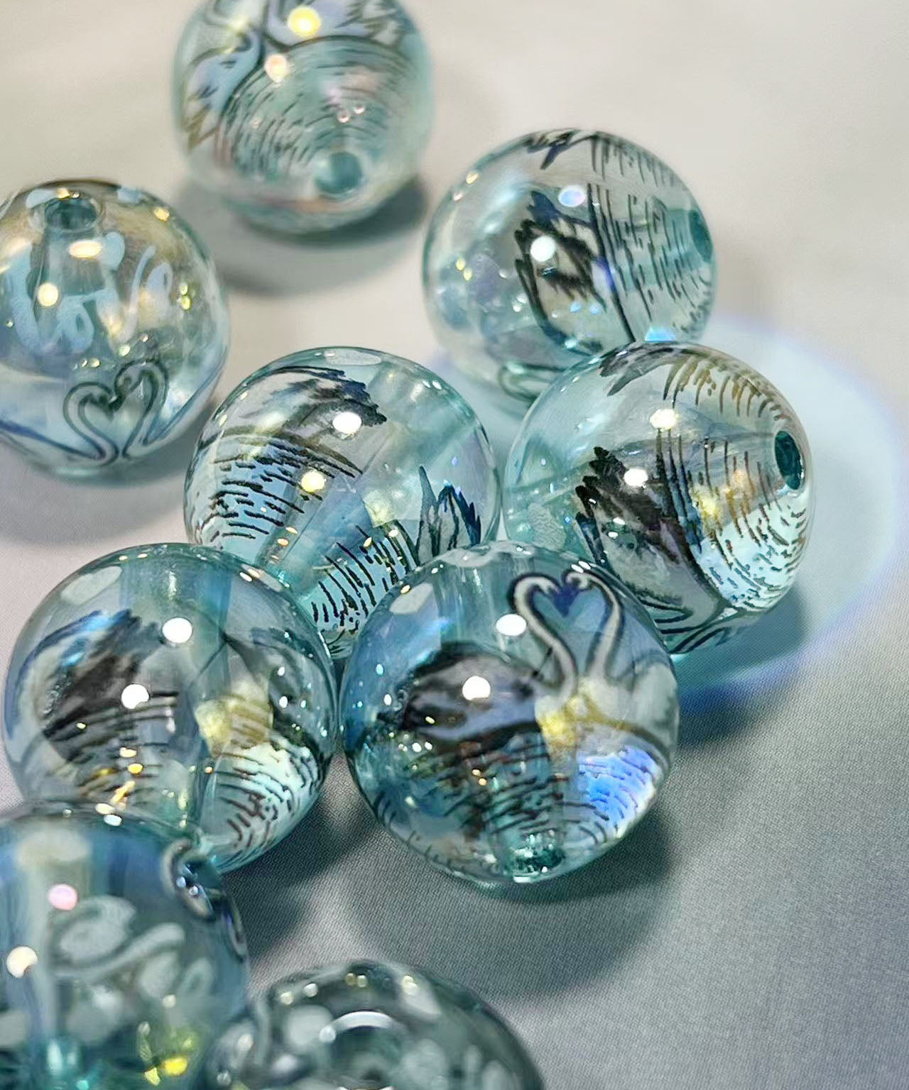 16mm鏡花水月シリーズ｜No.3水色・白鳥｜幻想モチーフ入りレジンビーズ