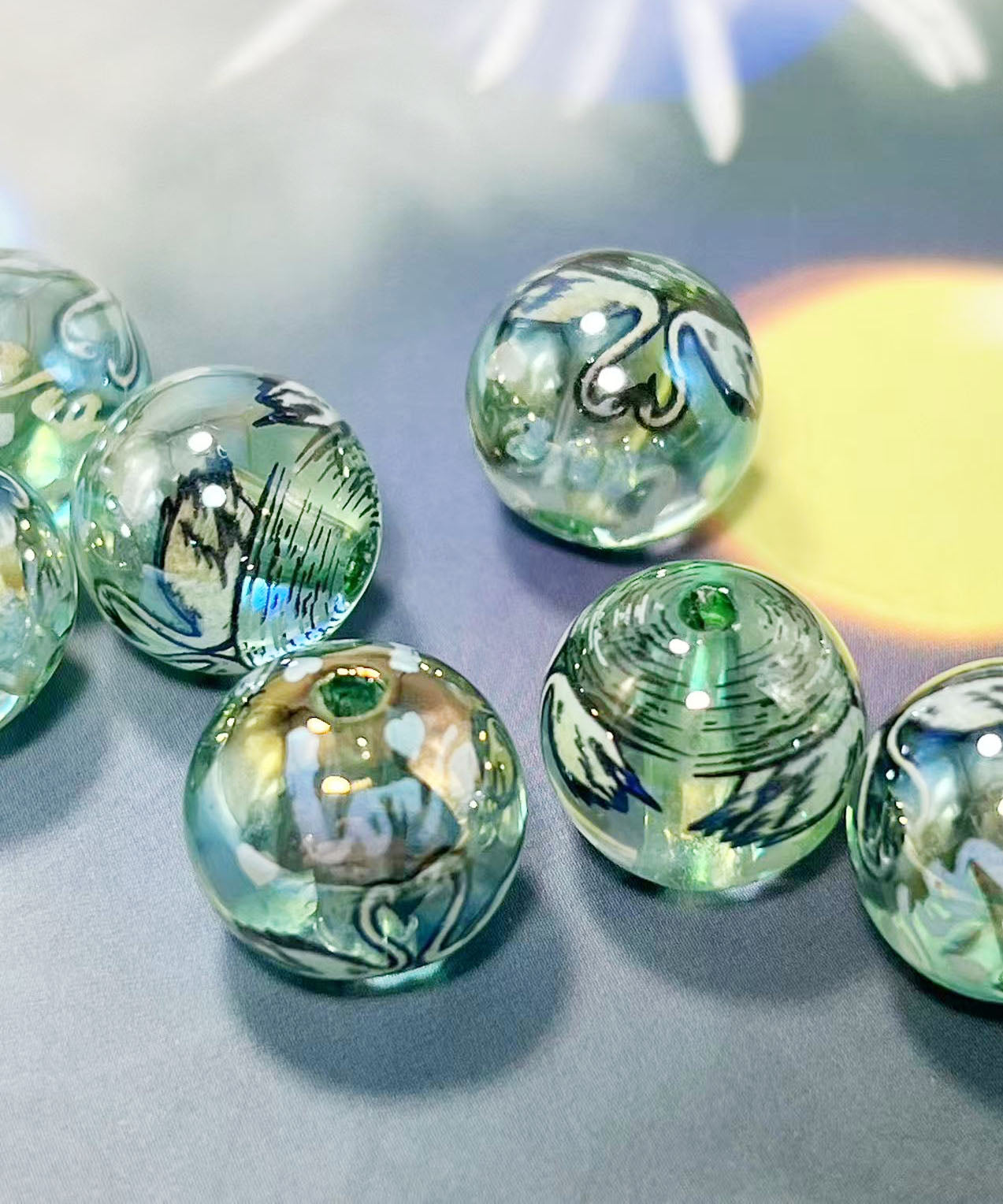 16mm鏡花水月シリーズ｜No.5薄緑・白鳥｜幻想モチーフ入りレジンビーズ