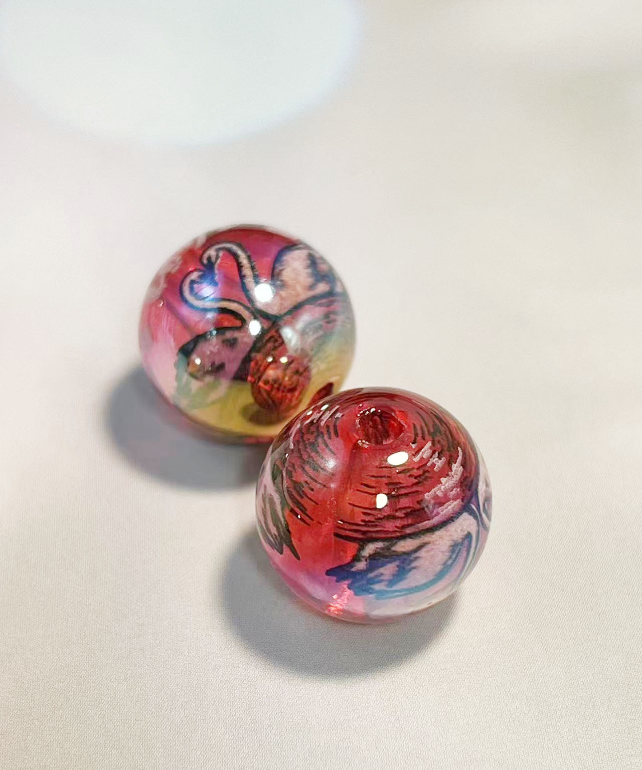 16mm鏡花水月シリーズ｜No.7赤・白鳥｜幻想モチーフ入りレジンビーズ