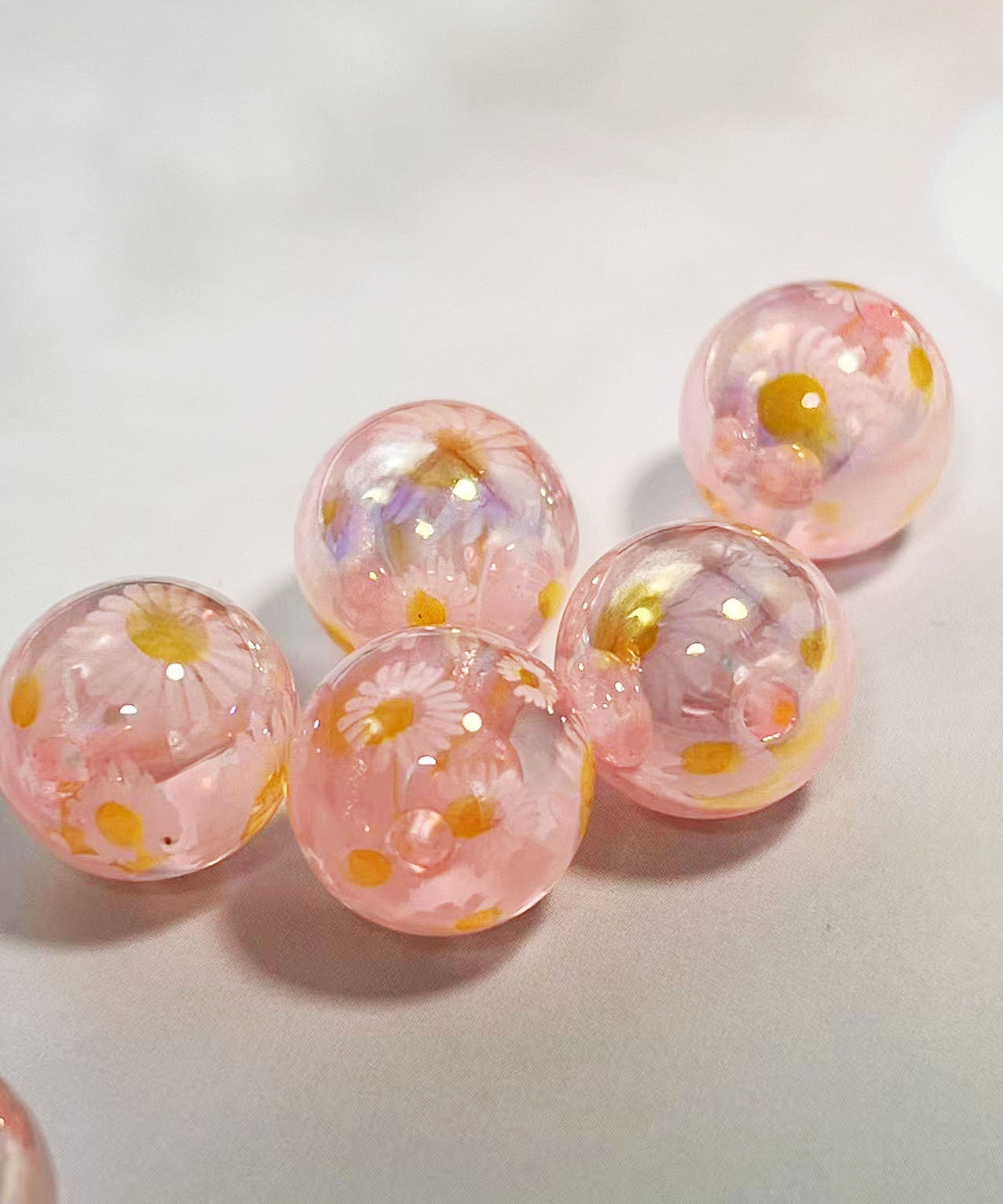 16mm鏡花水月シリーズ｜No.9ピーチピンク・マーガレット｜幻想モチーフ入りレジンビーズ