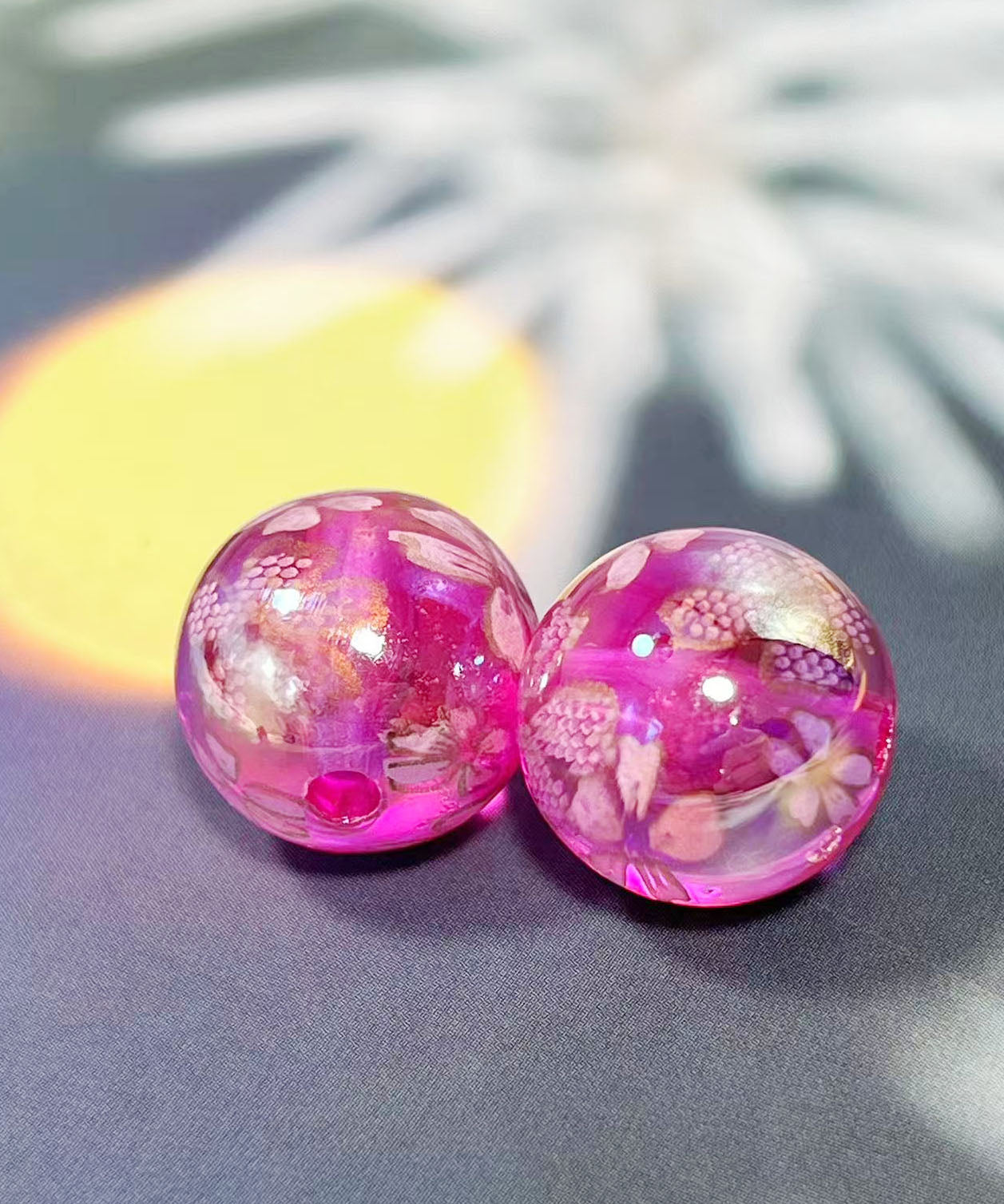 16mm鏡花水月シリーズ｜No.12濃ピンク・桜｜幻想モチーフ入りレジンビーズ