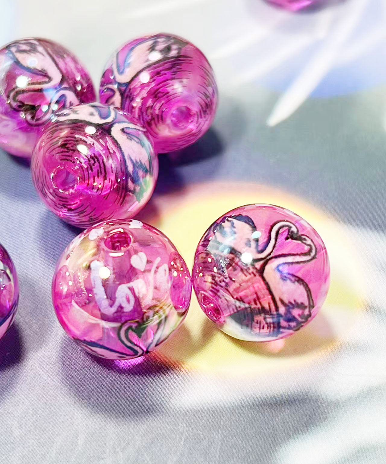 16mm鏡花水月シリーズ｜No.13濃ピンク・白鳥｜幻想モチーフ入りレジンビーズ