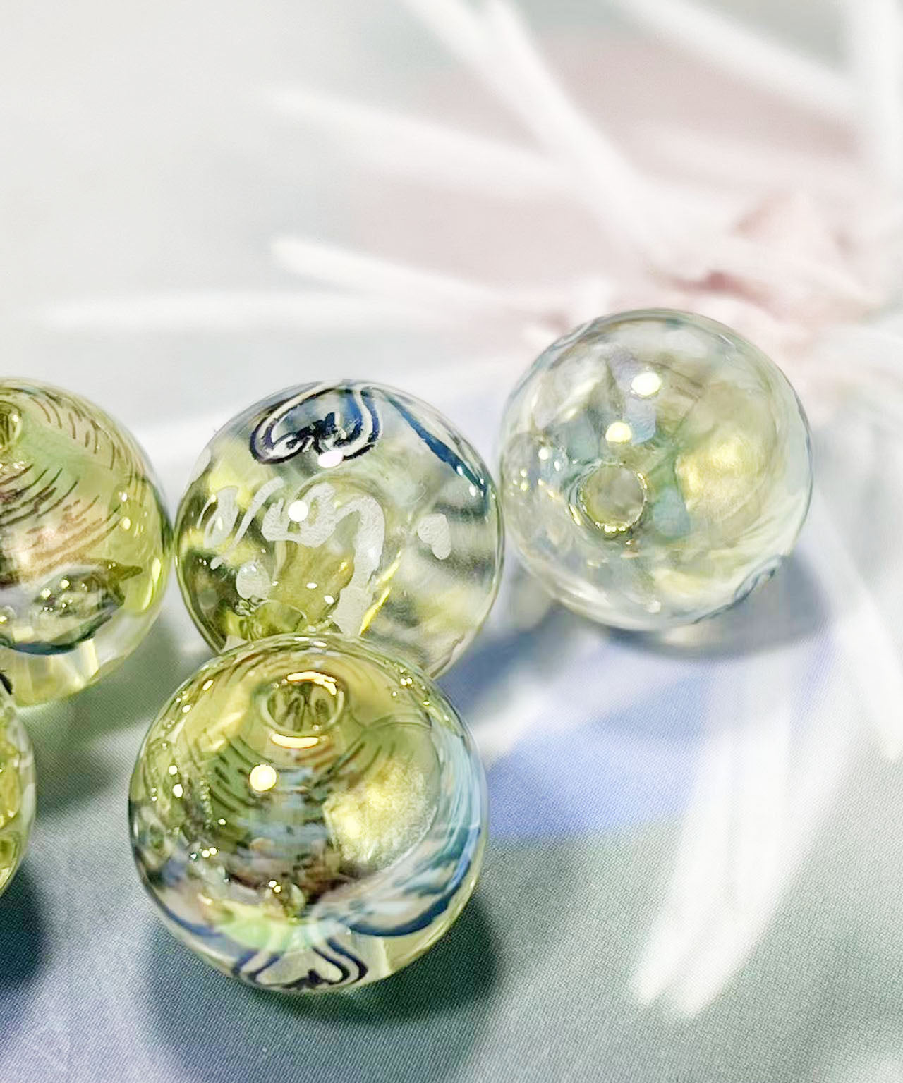 16mm鏡花水月シリーズ｜No.14黄色・白鳥｜幻想モチーフ入りレジンビーズ