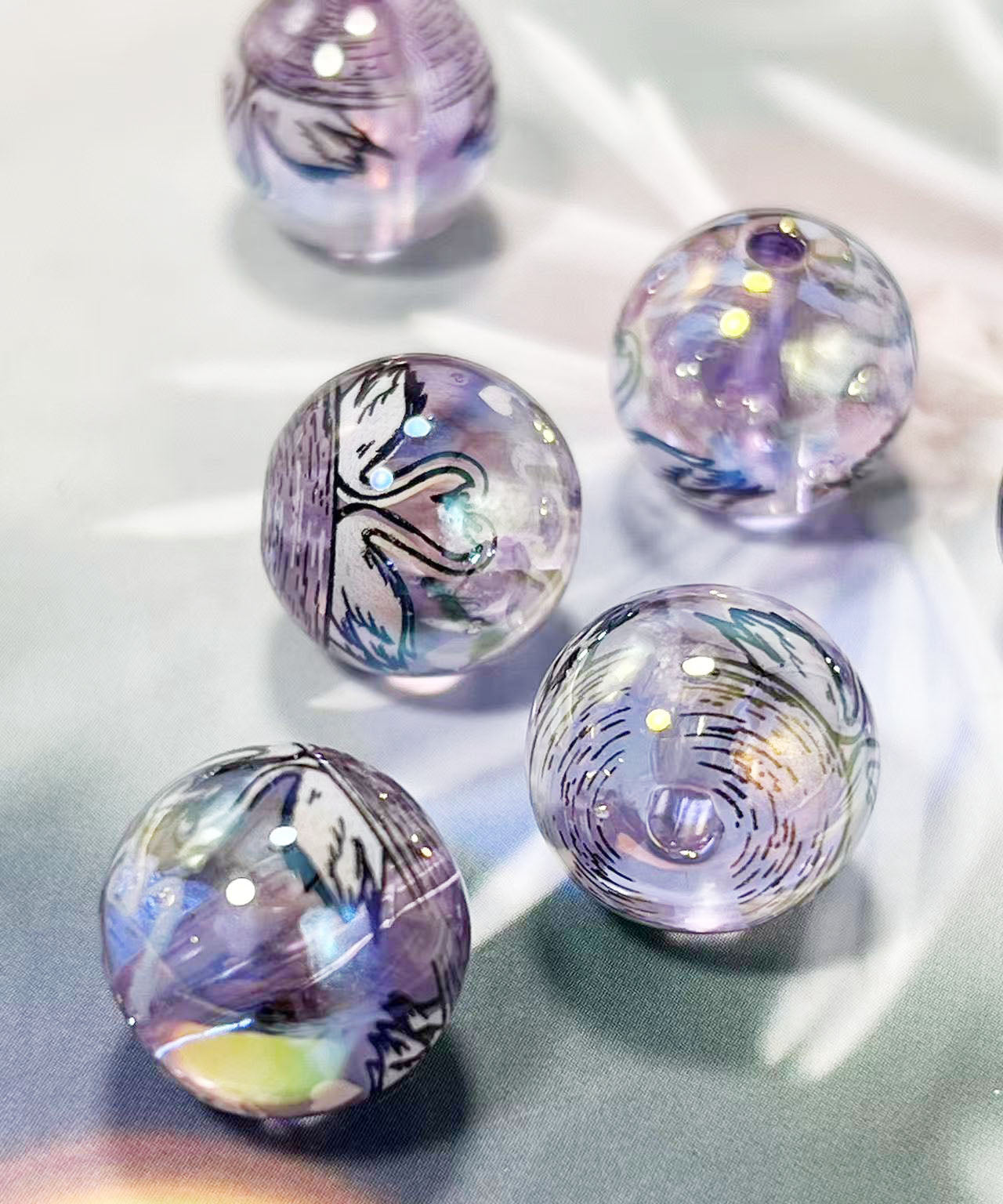 16mm鏡花水月シリーズ｜No.17薄紫・白鳥｜幻想モチーフ入りレジンビーズ