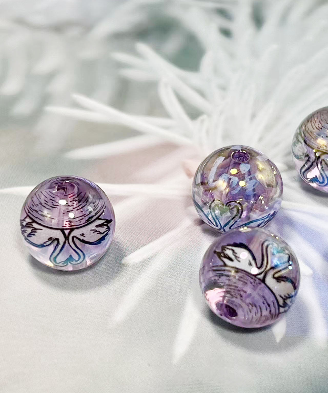 16mm鏡花水月シリーズ｜No.17薄紫・白鳥｜幻想モチーフ入りレジンビーズ