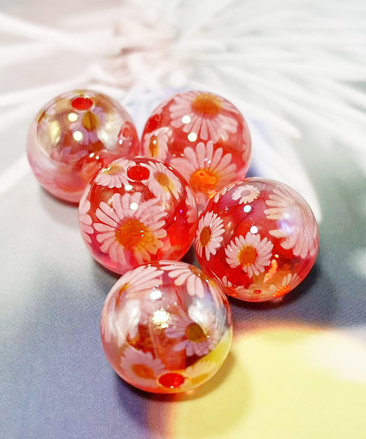 16mm鏡花水月シリーズ｜No.19赤・マーガレット｜幻想モチーフ入りレジンビーズ