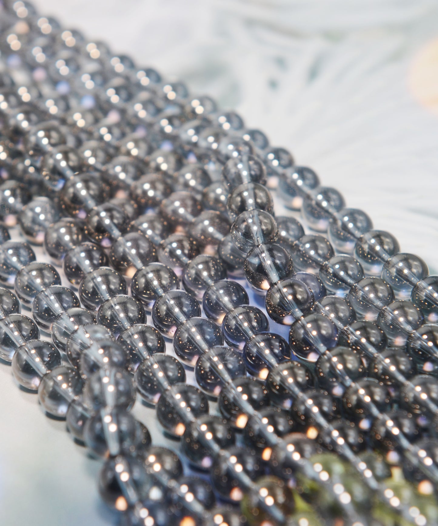 天然水晶ビーズ オーロラメッキ加工 ブラック系 8㎜ (1連)