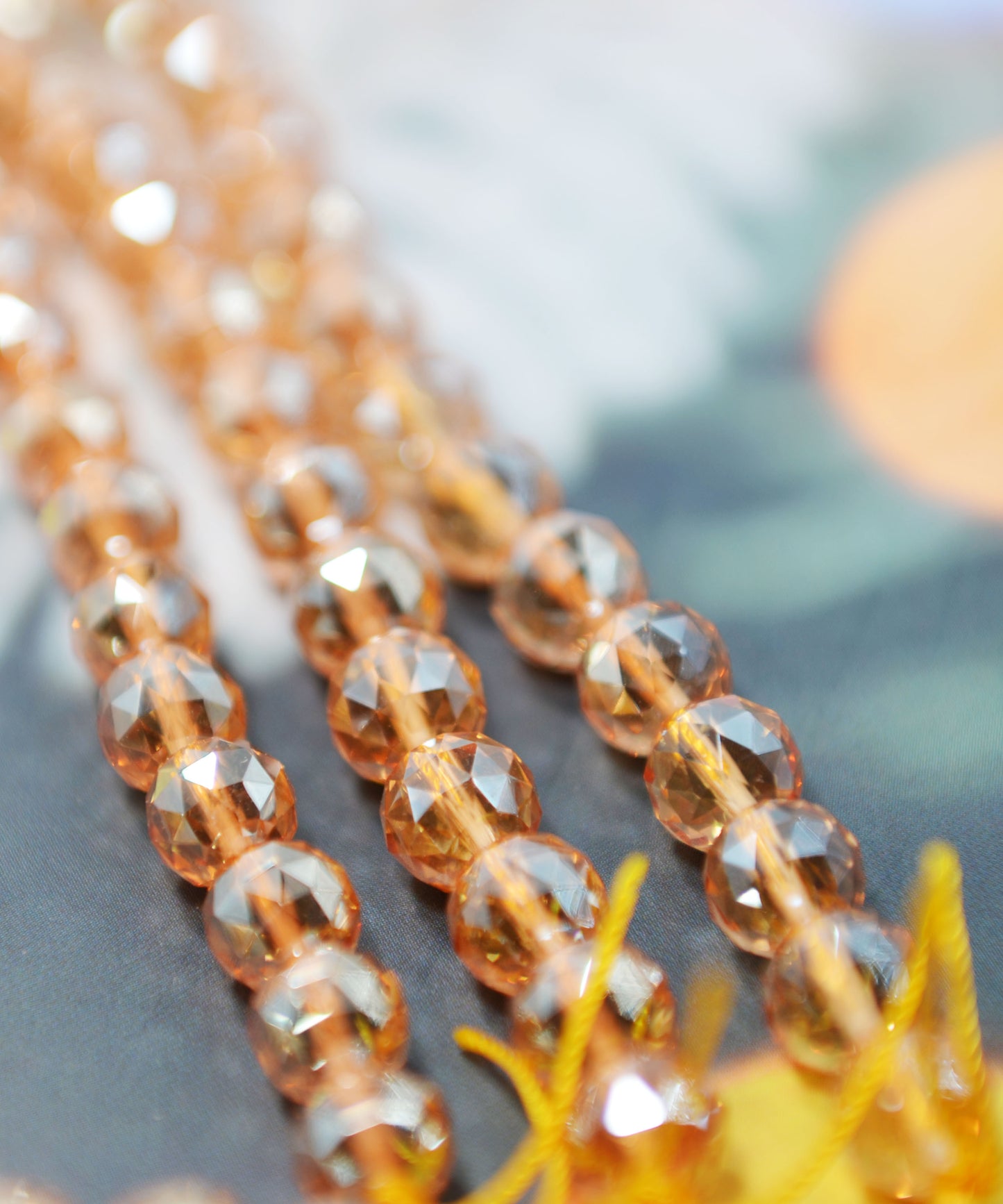 天然水晶ビーズ  多面カット オーロラメッキ加工 オレンジ系 8㎜ (1連)
