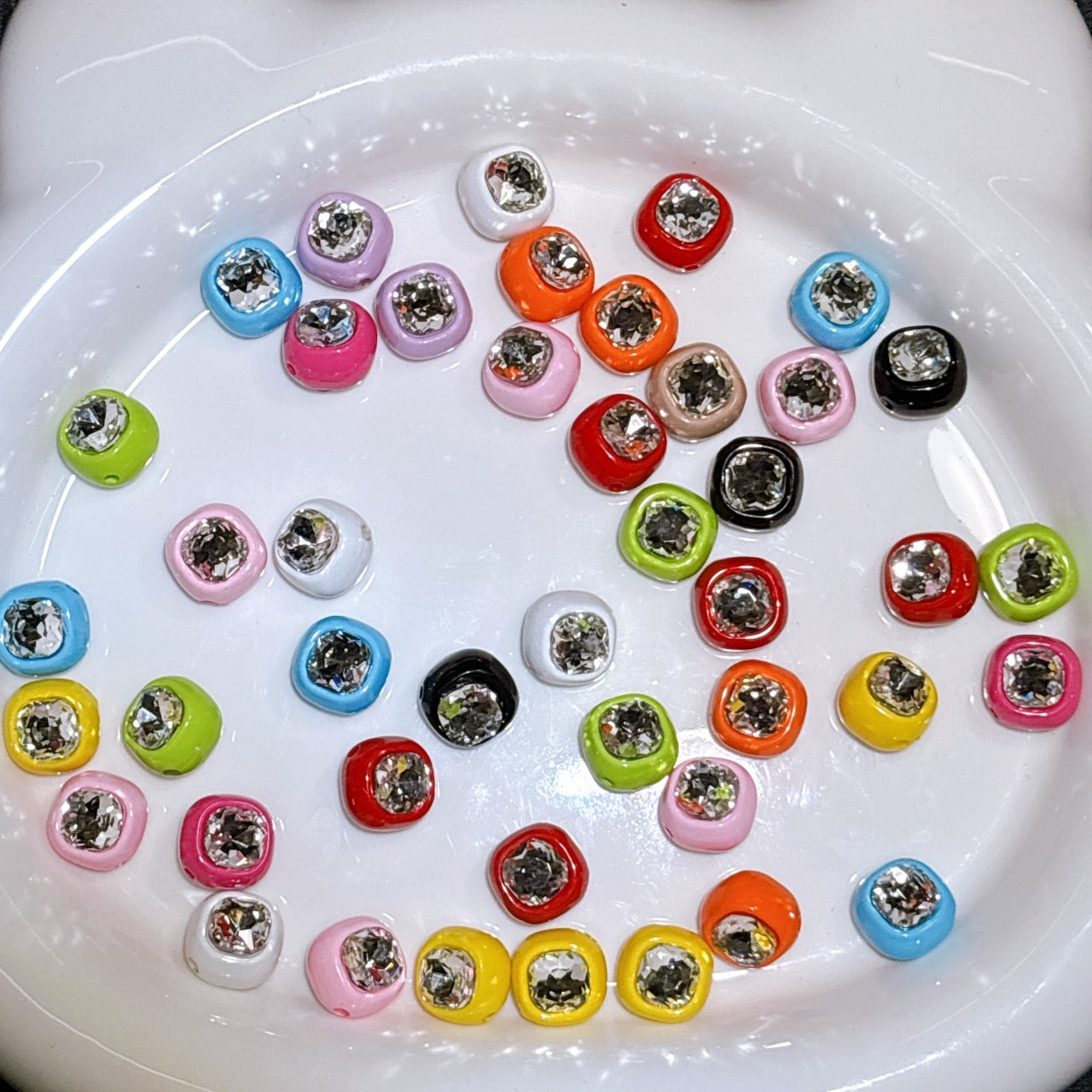 ラインストーン付きビーズ