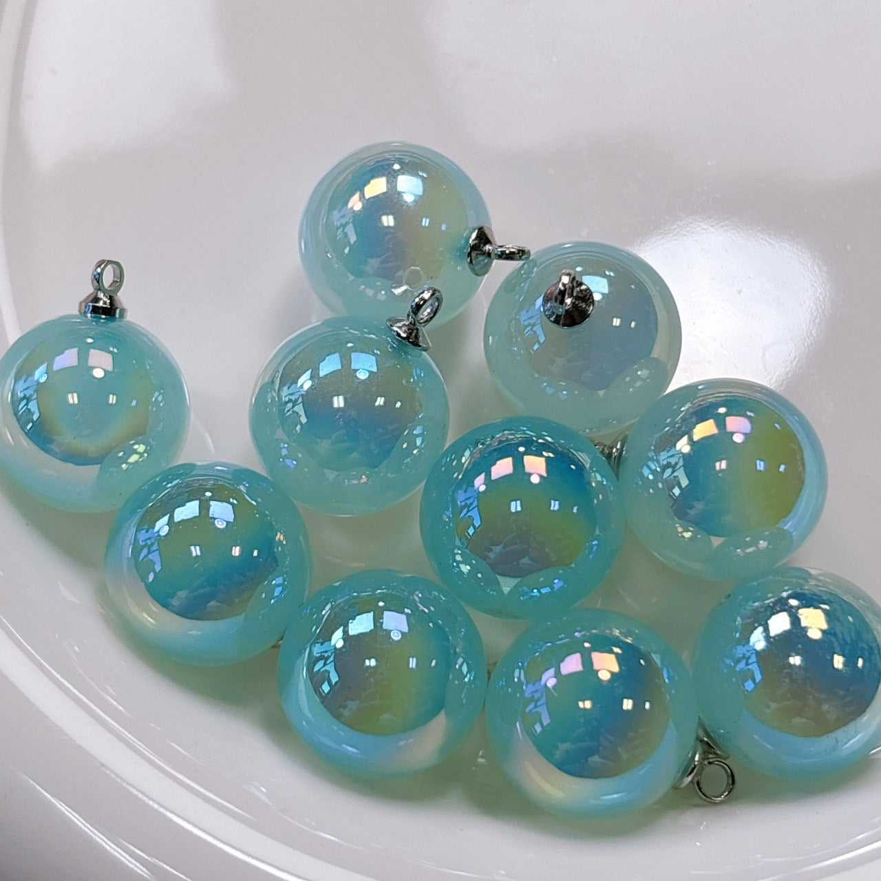 ミルキーグロウシリーズ No.1アクア カン付き光学ビーズ 16㎜