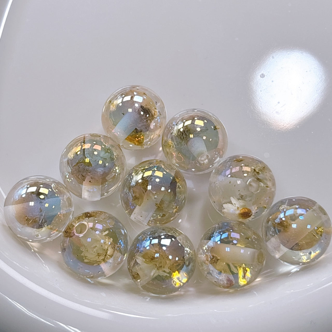 夢花綴シリーズ No.1白 ドライフラワー・金箔入り 光学ビーズ 16㎜