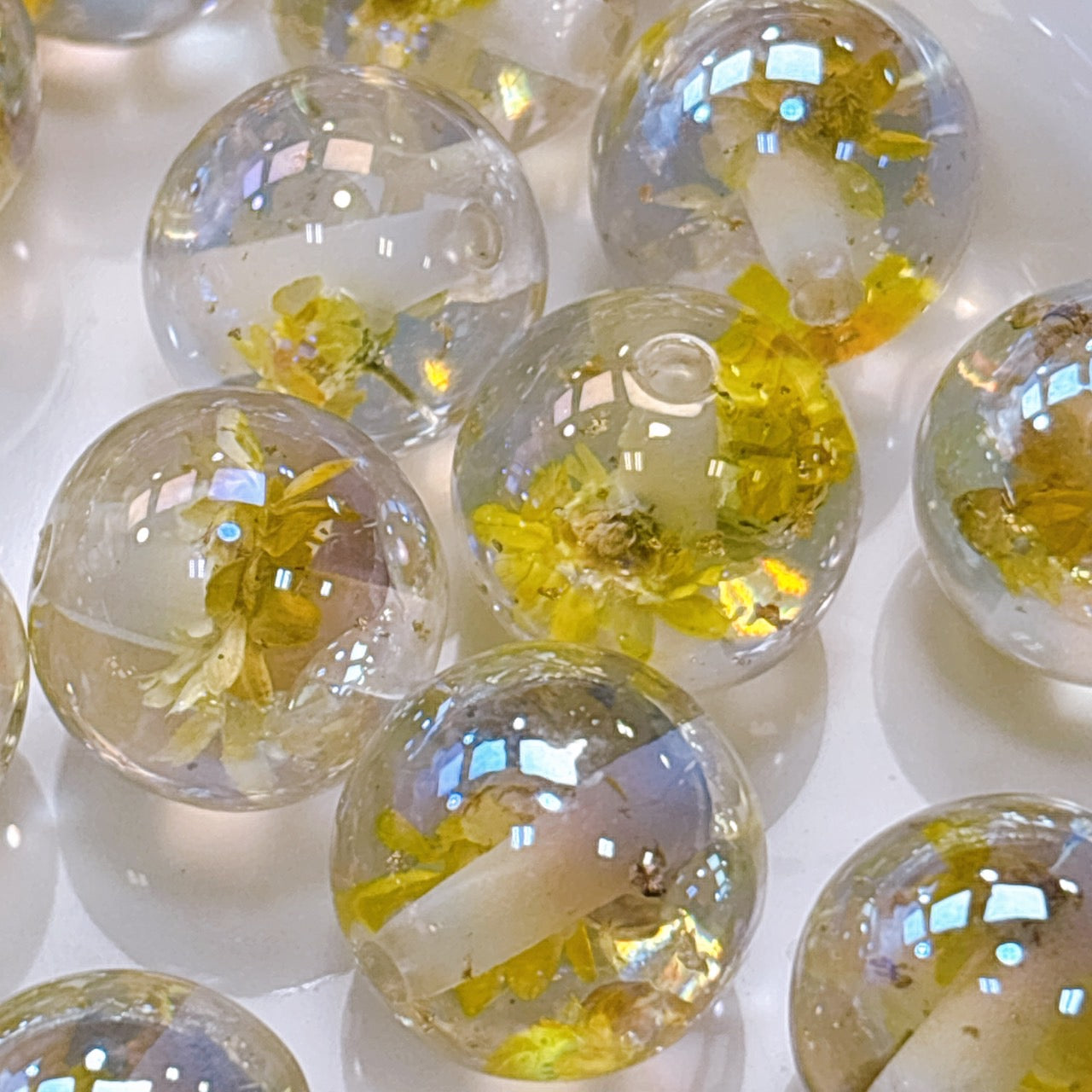 夢花綴シリーズ No.3黄 ドライフラワー・金箔入り 光学ビーズ 16㎜