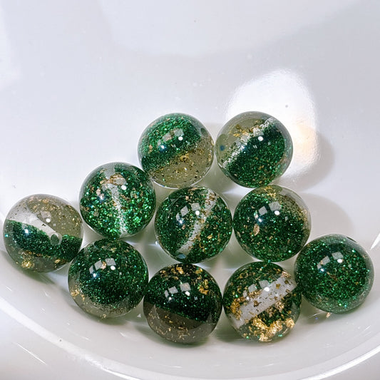 金箔入り グリッターフィーバー グリーン レジンビーズ 16㎜